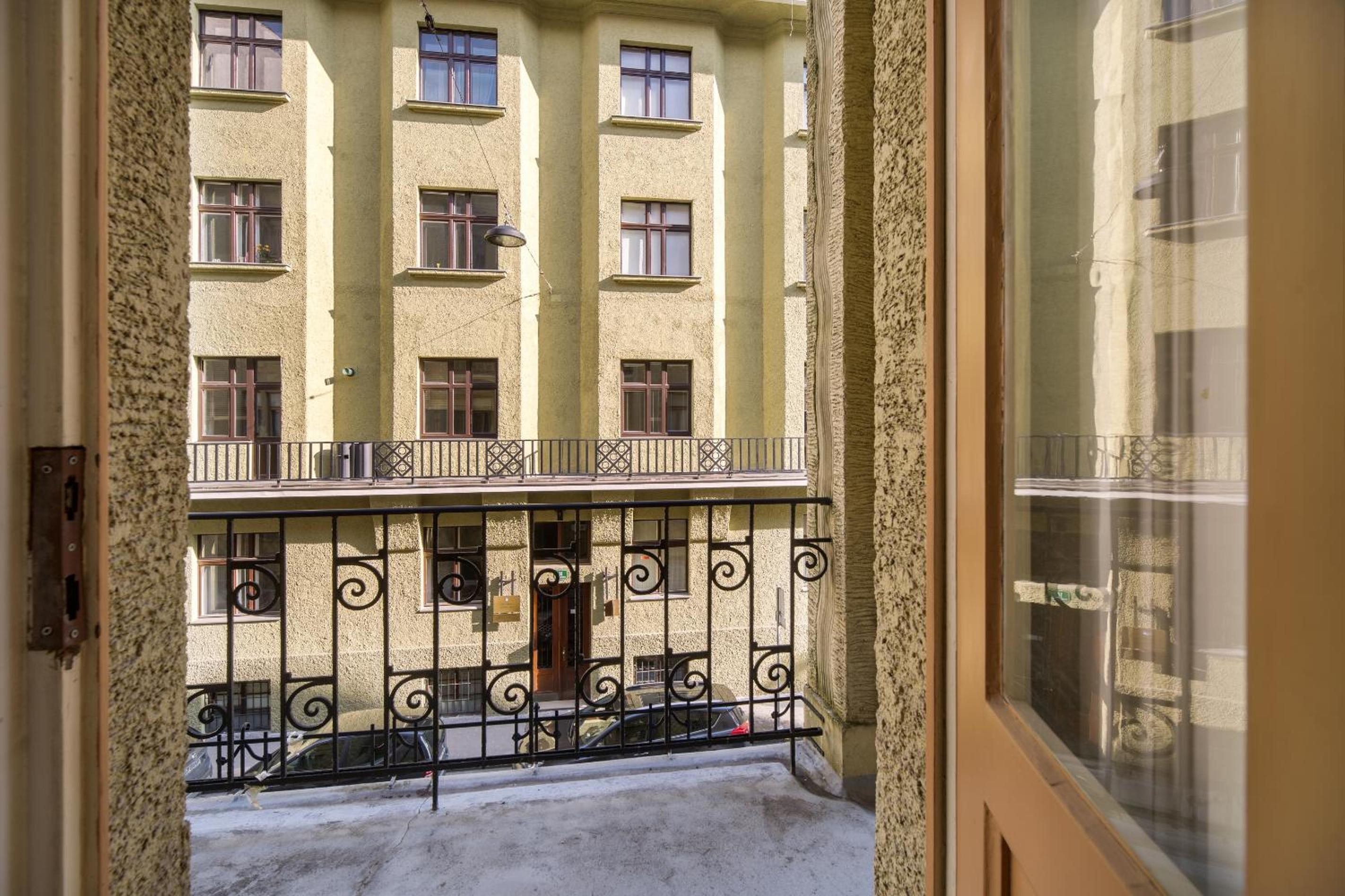 Central and Luxurious Beethovnova Apartment view 4