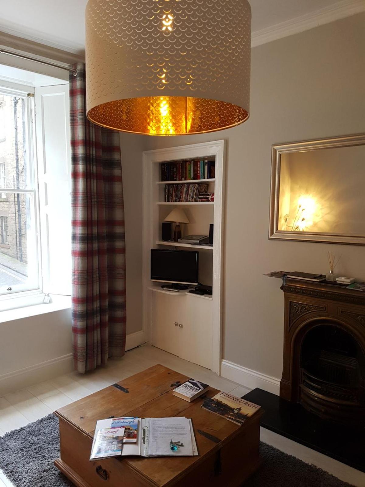 Heart Of Edinburgh City Flat