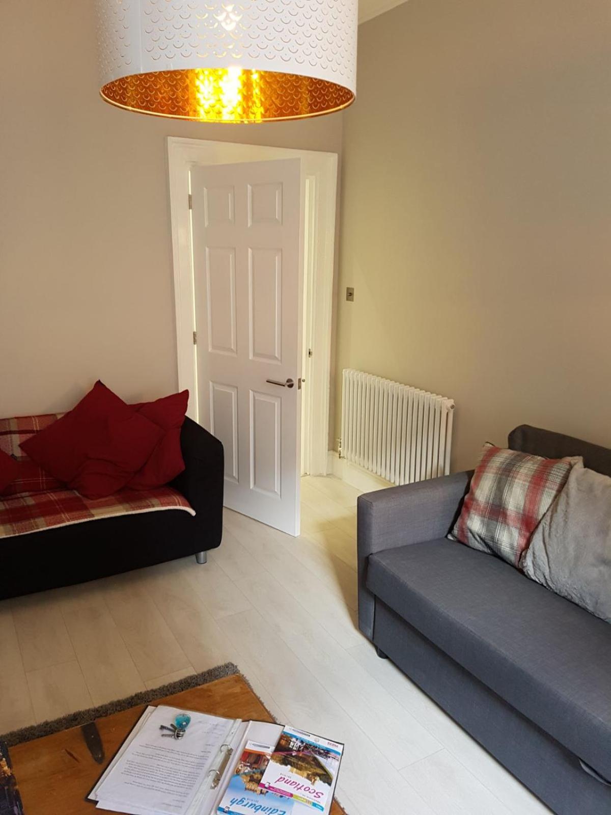Heart Of Edinburgh City Flat