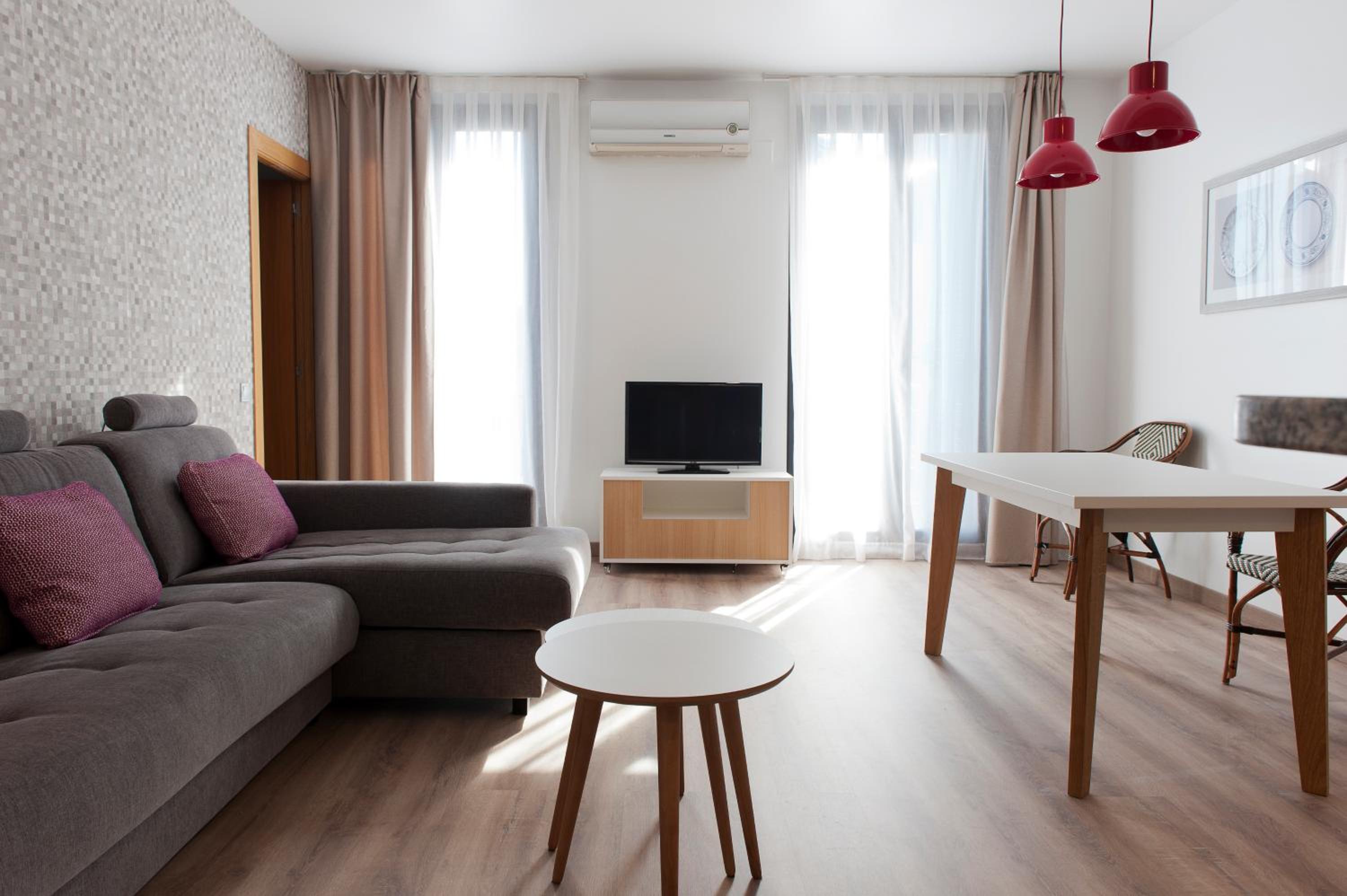 MH Apartments S. Familia