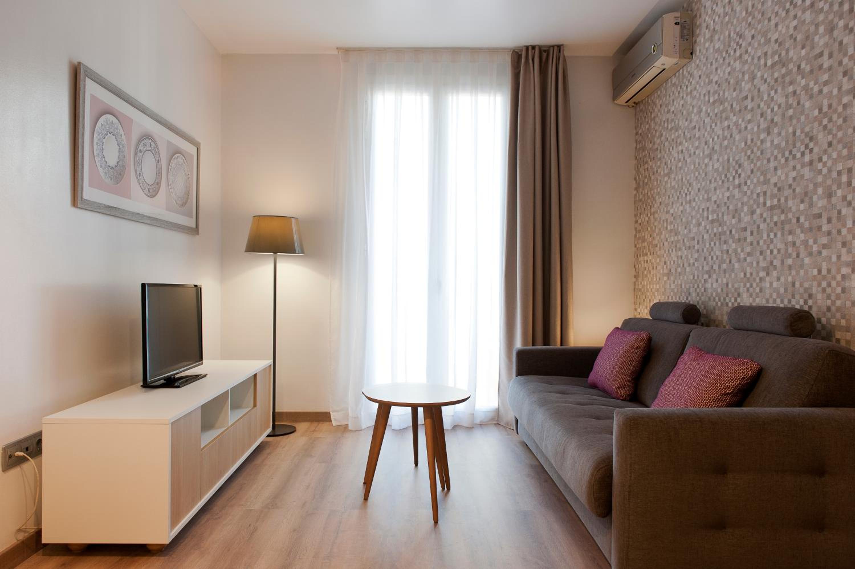MH Apartments S. Familia