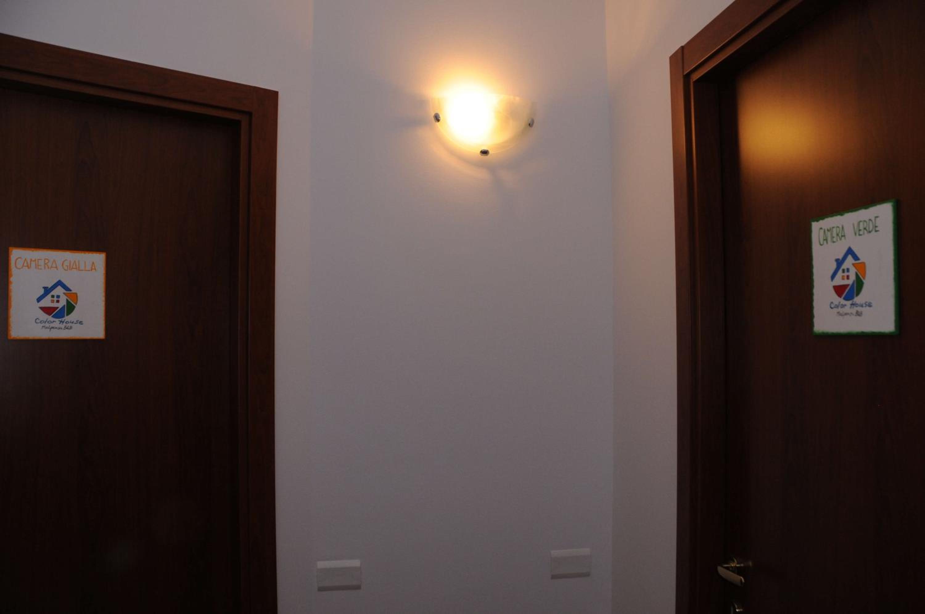 Color House Malpensa B&B