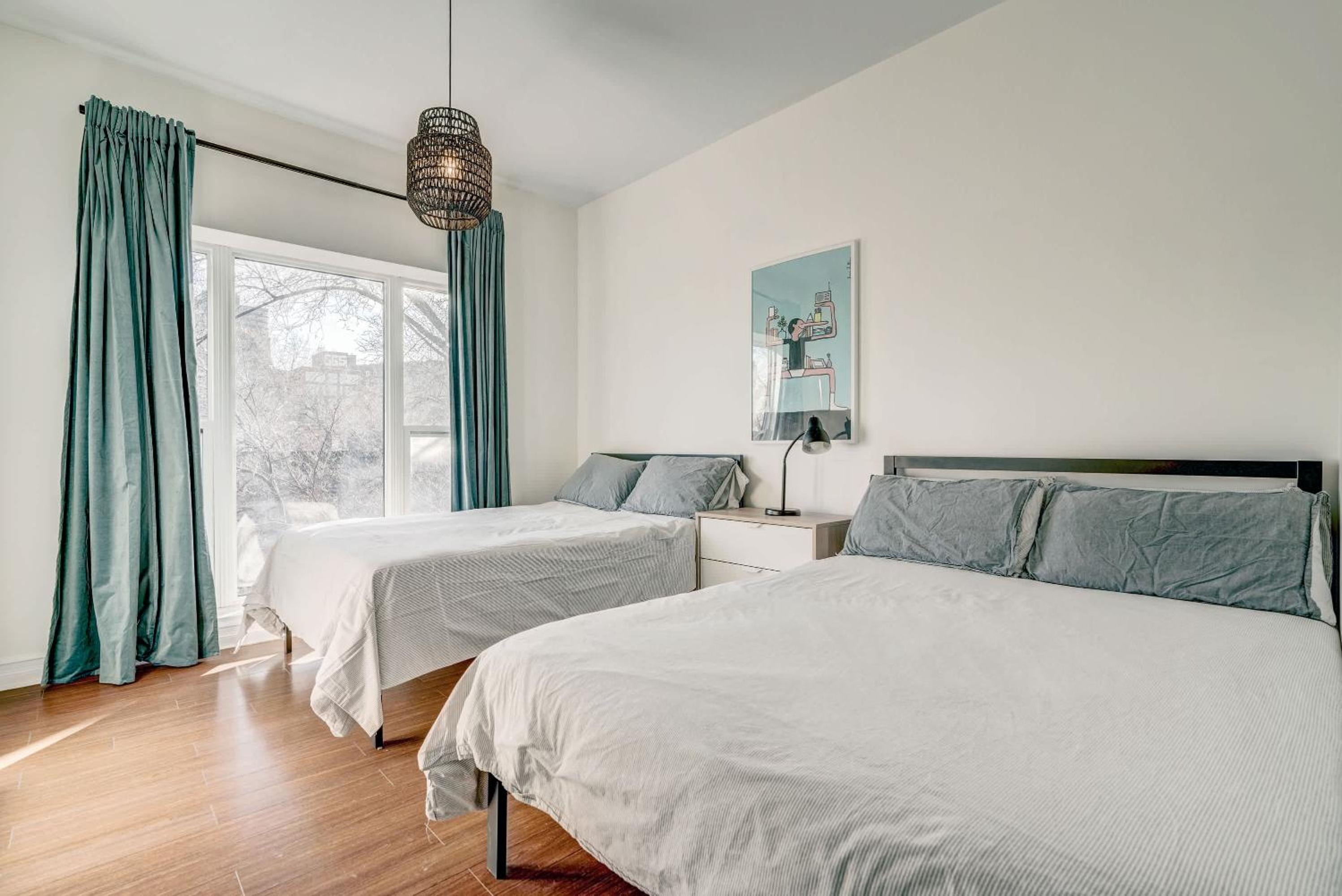 St-Laurent Boulevard - Private Floor, 2 Apartments