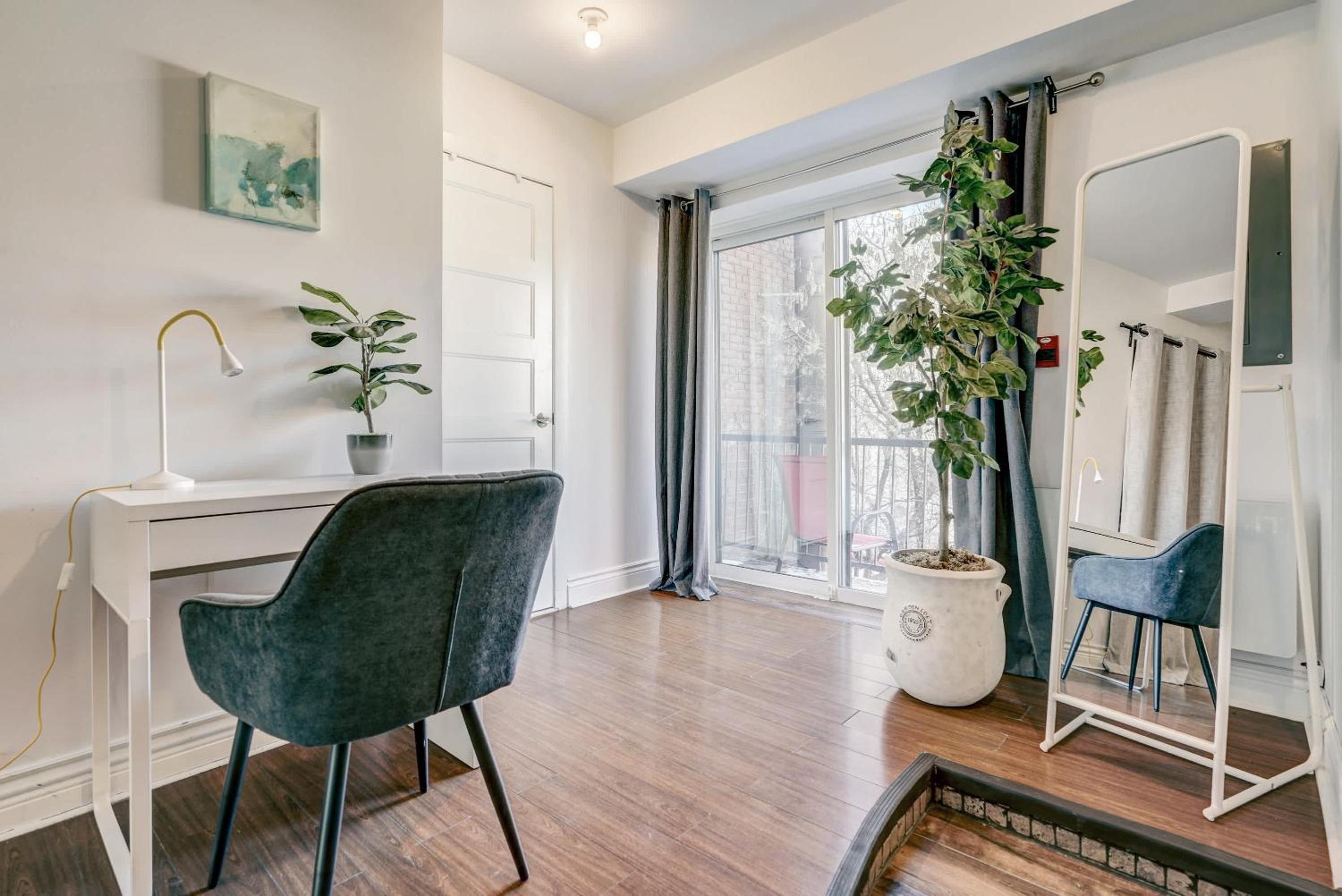 St-Laurent Boulevard - Private Floor, 2 Apartments