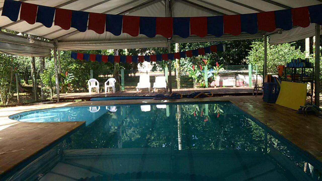 Aconchego 3 dorms, piscina, churrasq em Condomínio Fechado