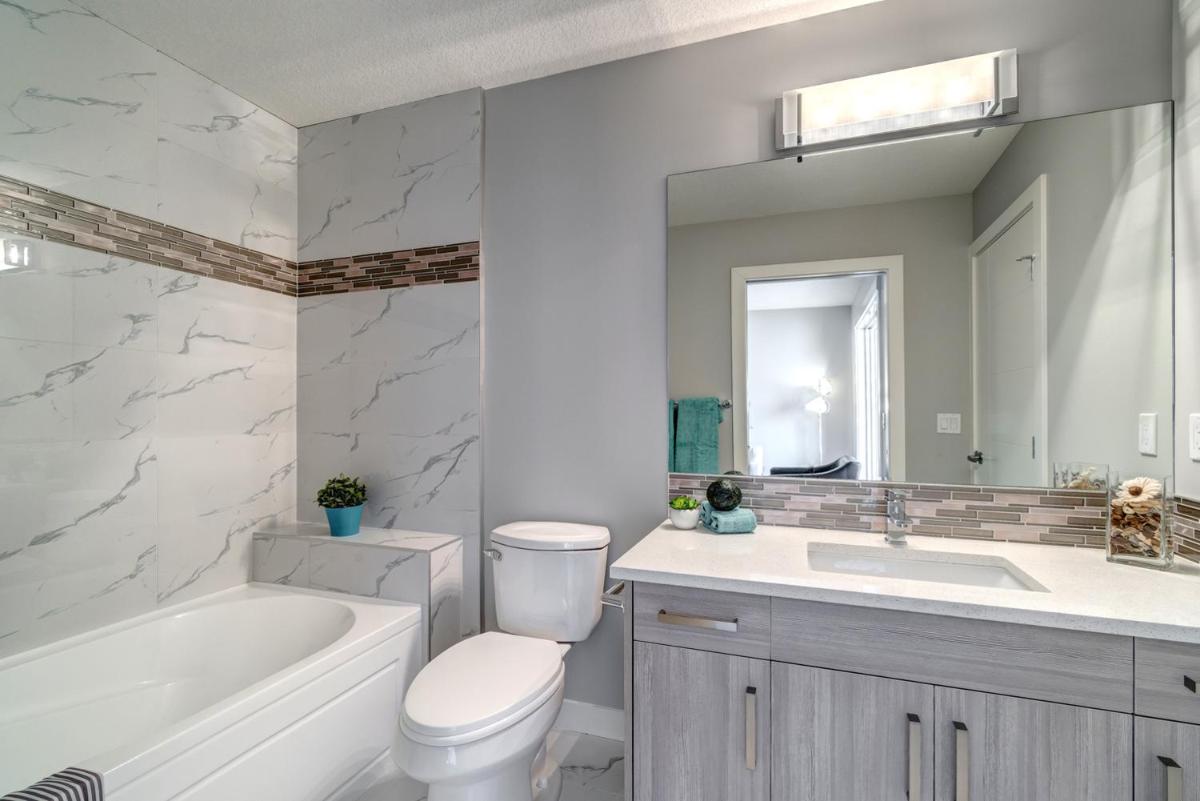 Three-Bedroom House with Walk-in Closet #29 Sunalta Downtown