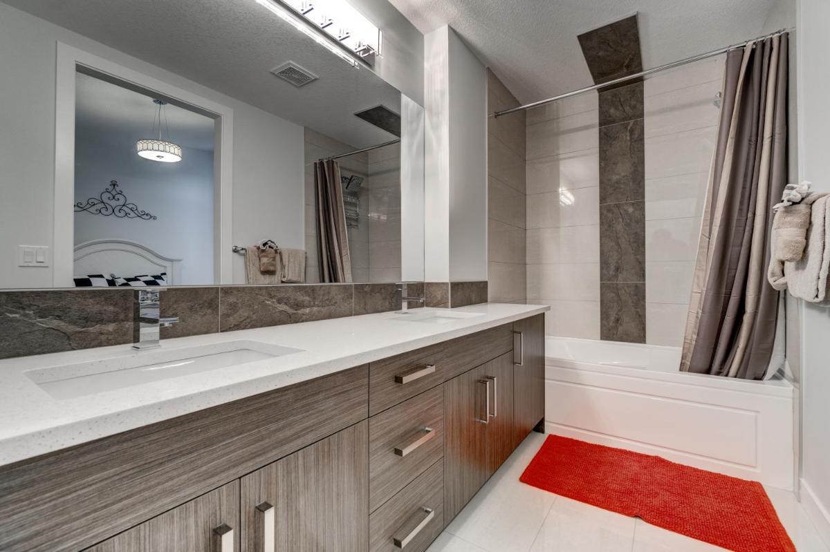 Three-Bedroom House with Walk-in Closet #29 Sunalta Downtown
