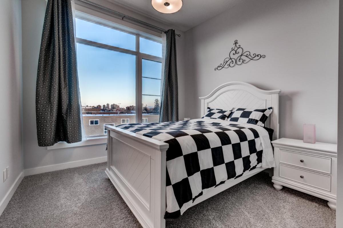 Three-Bedroom House with Walk-in Closet #29 Sunalta Downtown