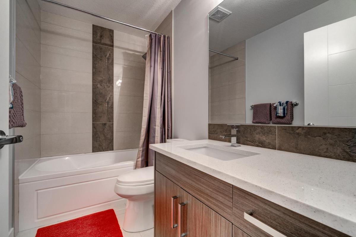 Three-Bedroom House with Walk-in Closet #29 Sunalta Downtown