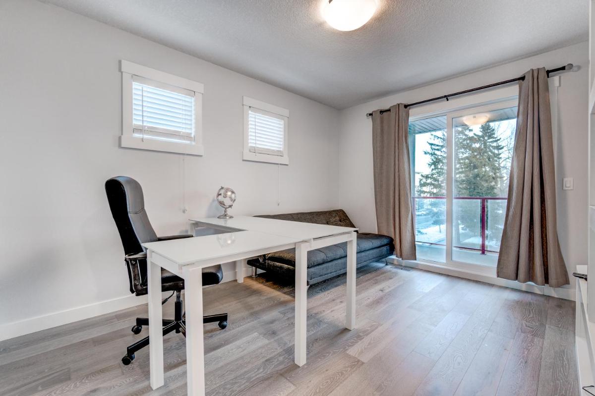 Three-Bedroom House with Walk-in Closet #29 Sunalta Downtown