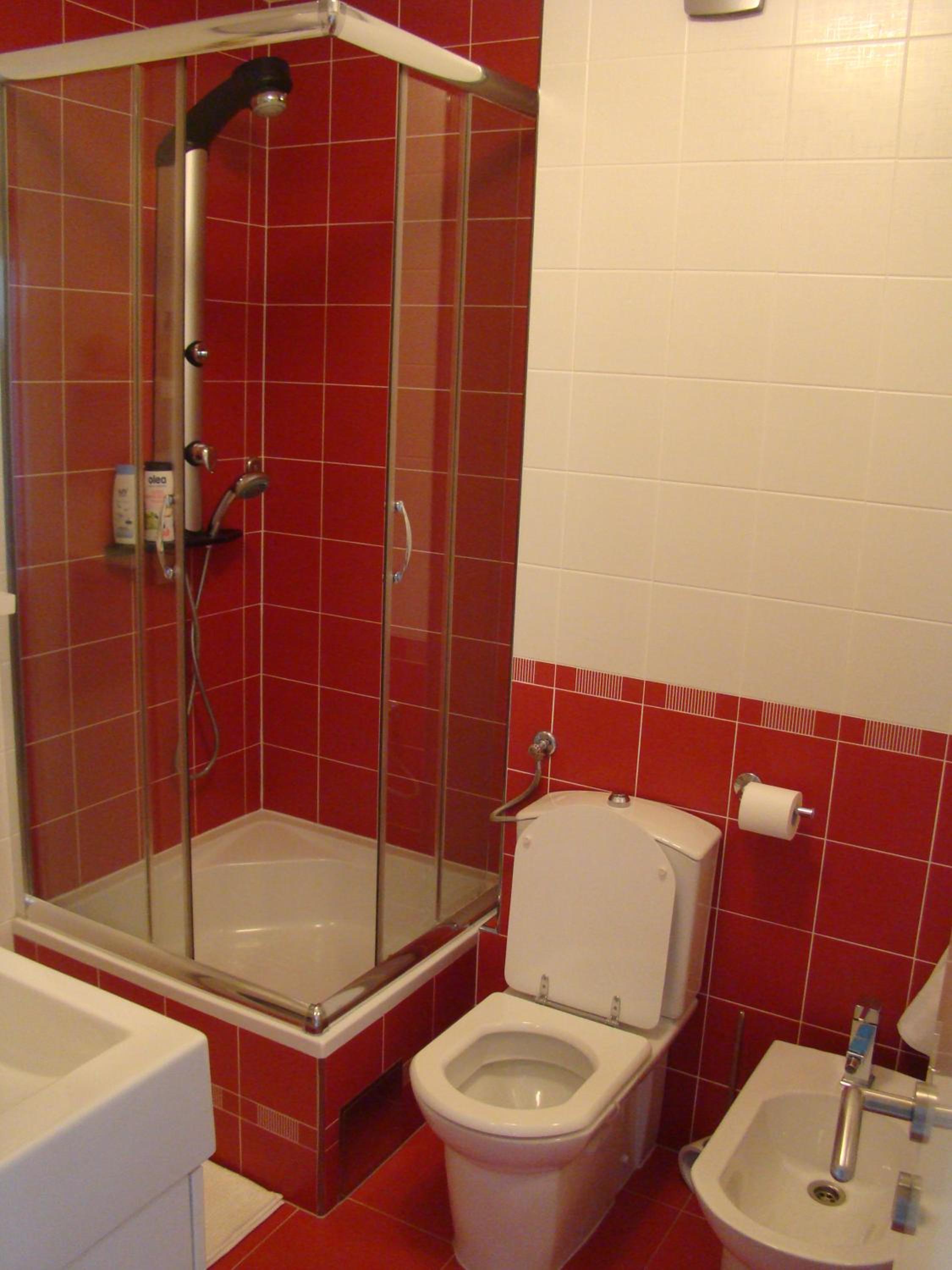 KIKE red en Kaštela — bathroom