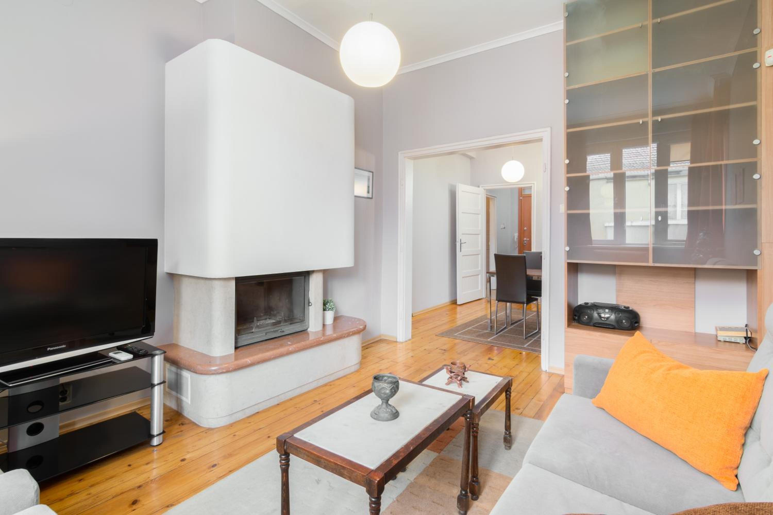 Beautiful Business Apartment- TOP CENTER view 2