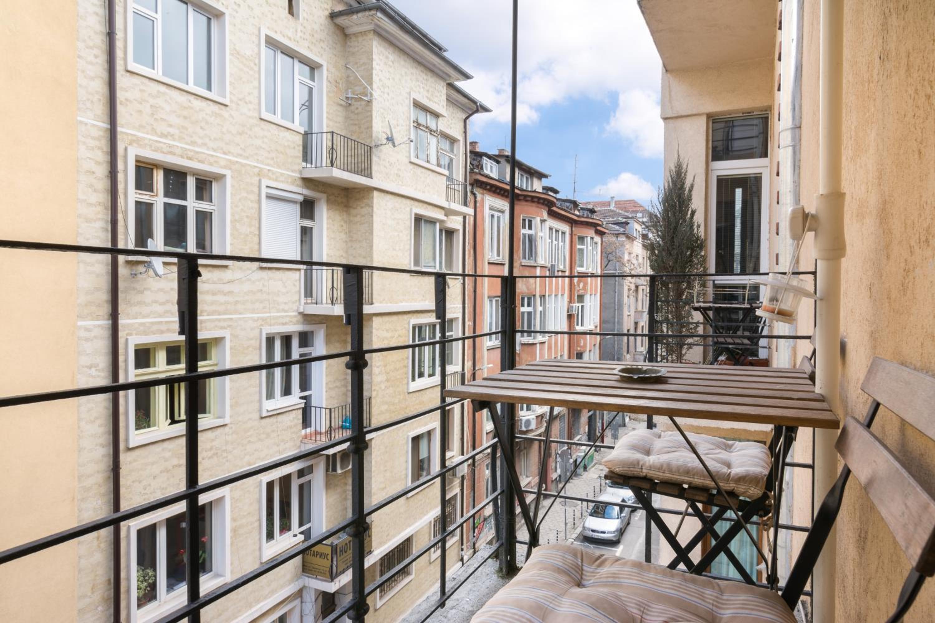 Beautiful Business Apartment- TOP CENTER view 4