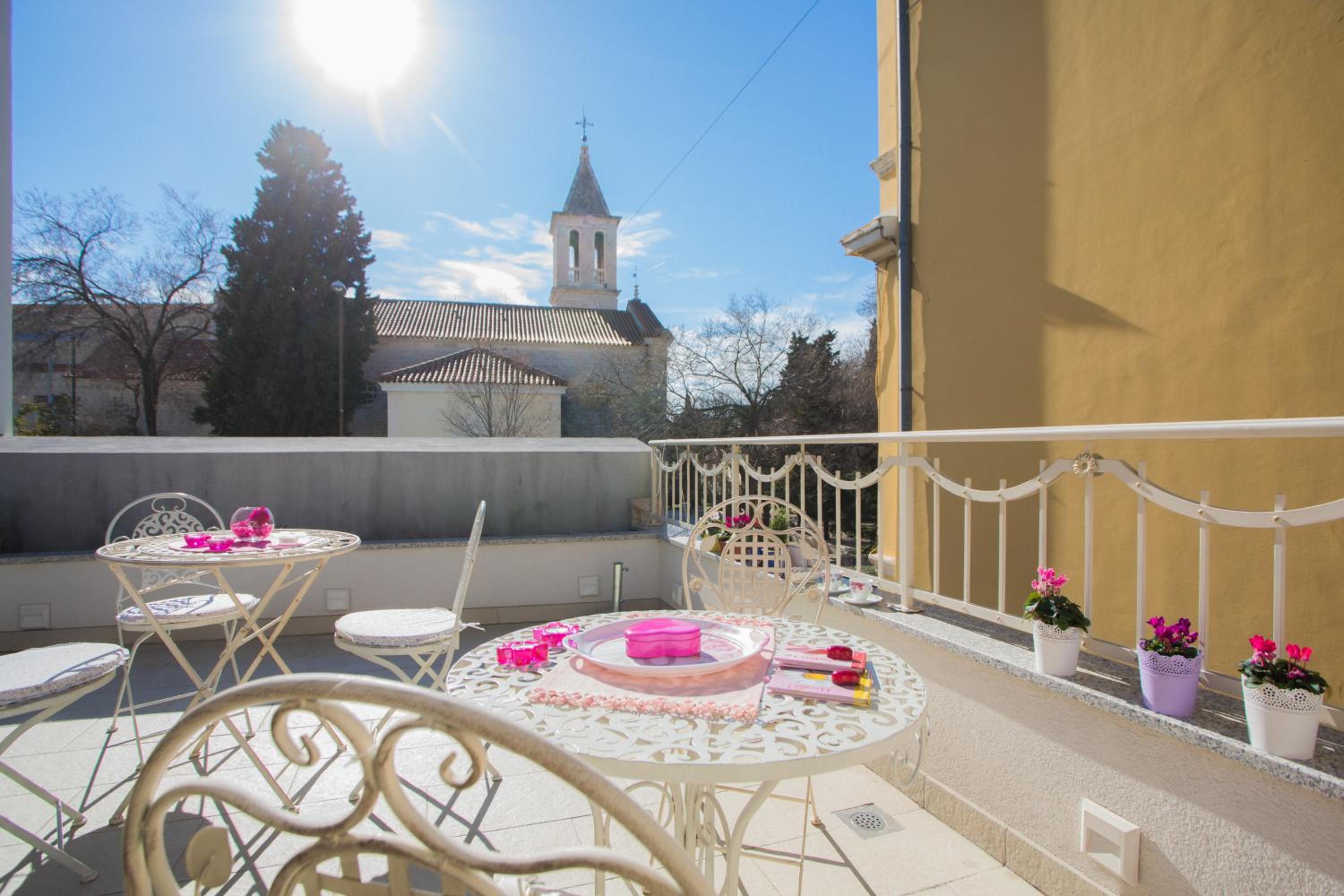 Shabby Chic Apartments view 3