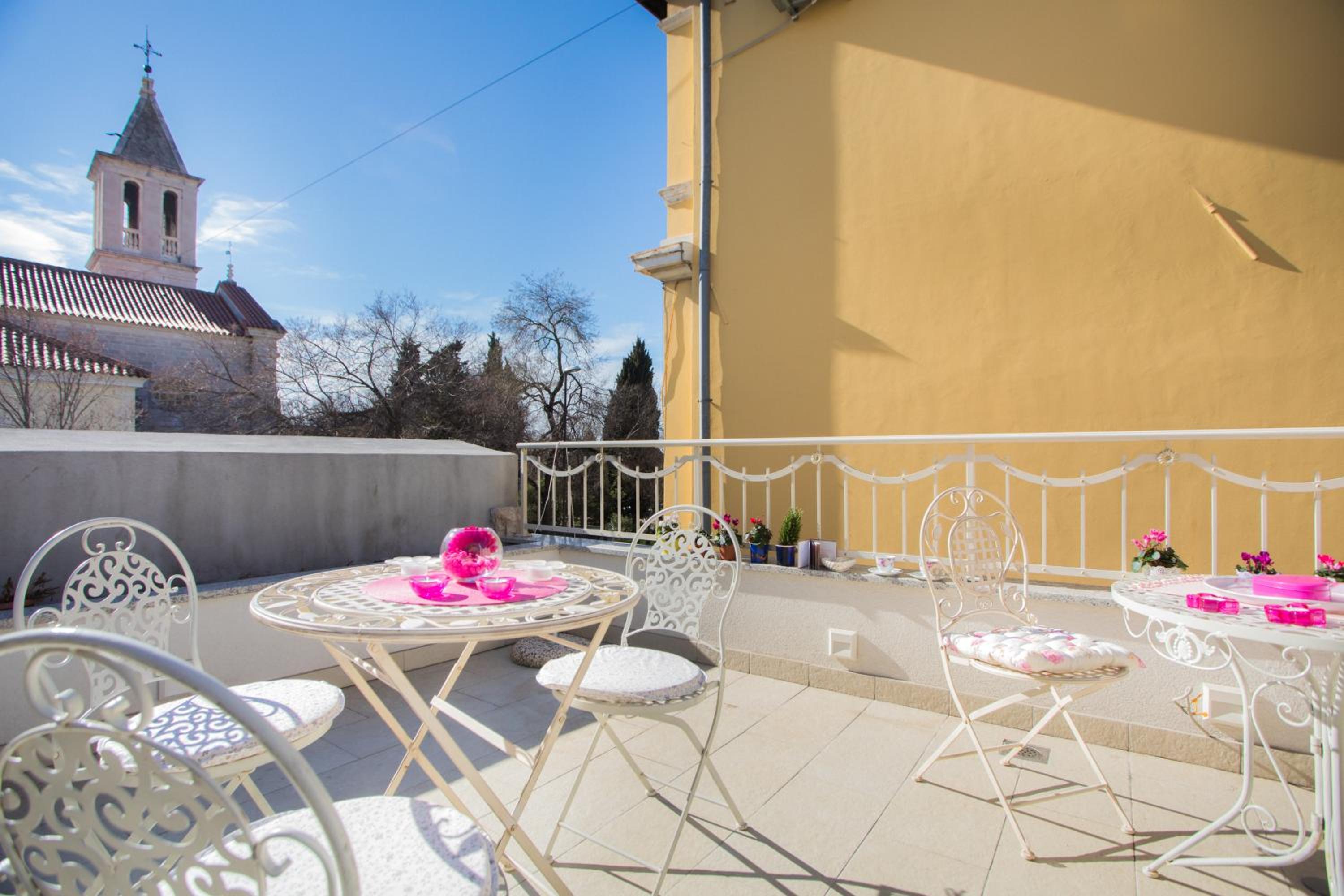 Shabby Chic Apartments view 4