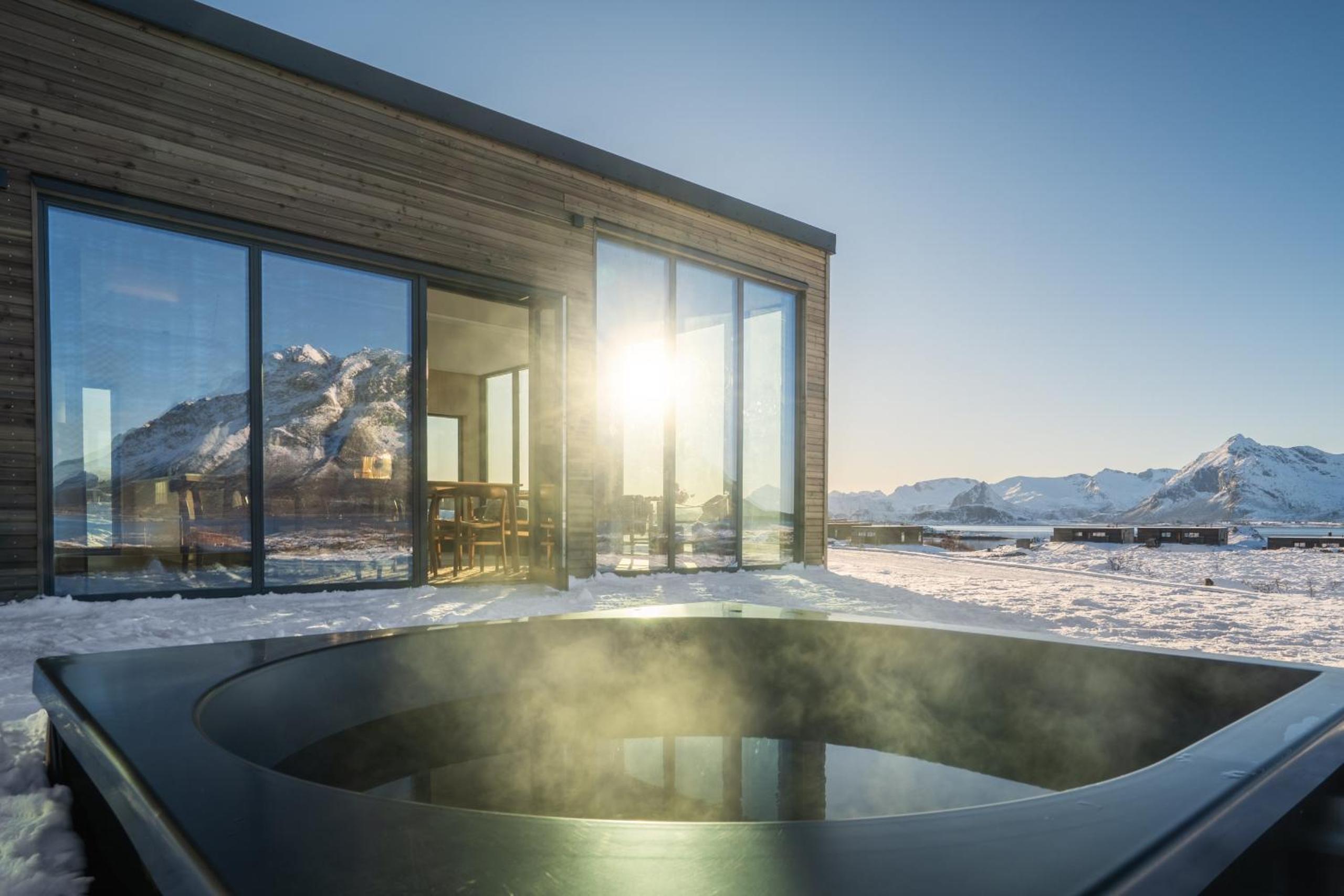 Lyngvær Sunset Lodge - Jacuzzi & Sauna - No 20