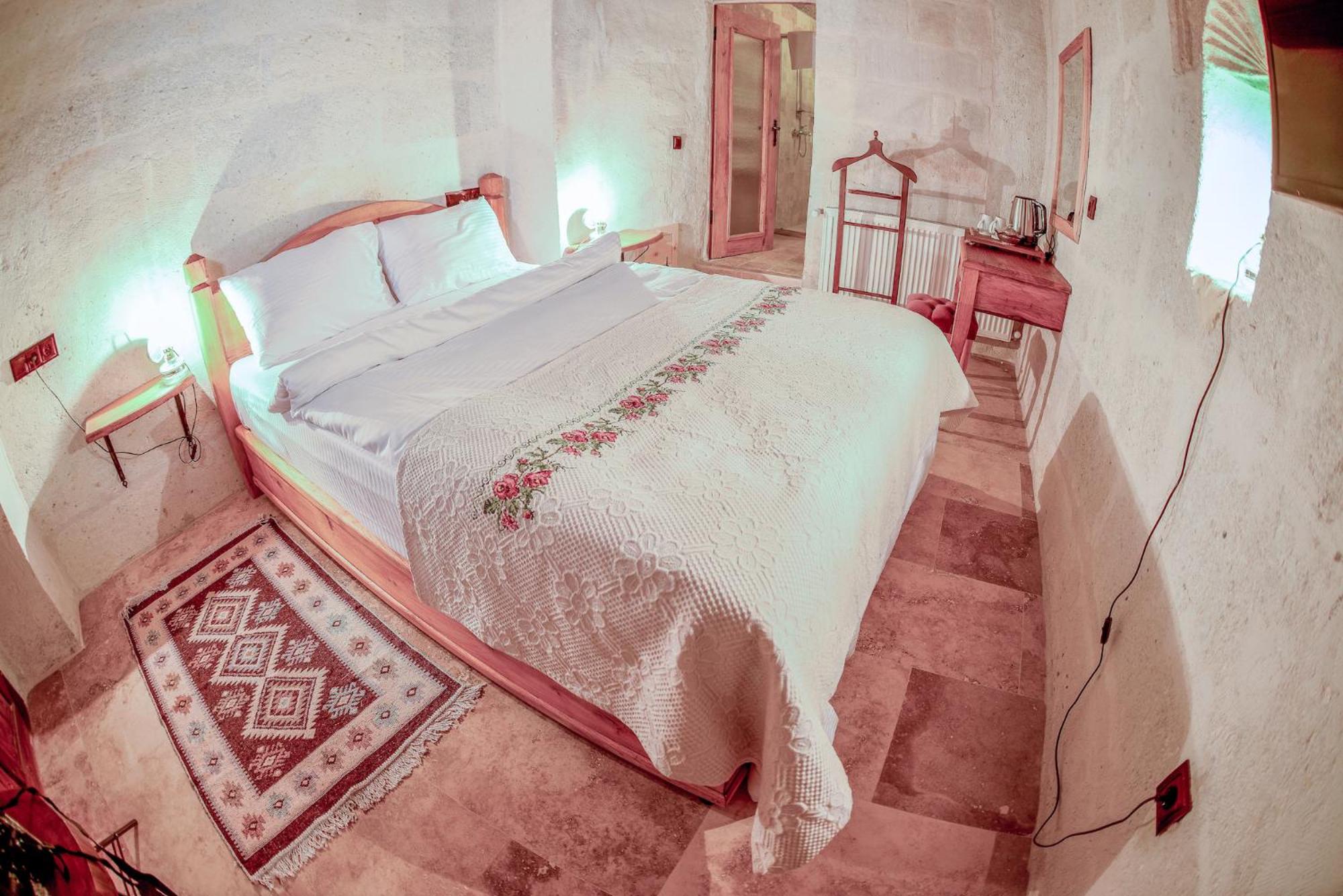 Mosaic Cave Hotel - Image 27