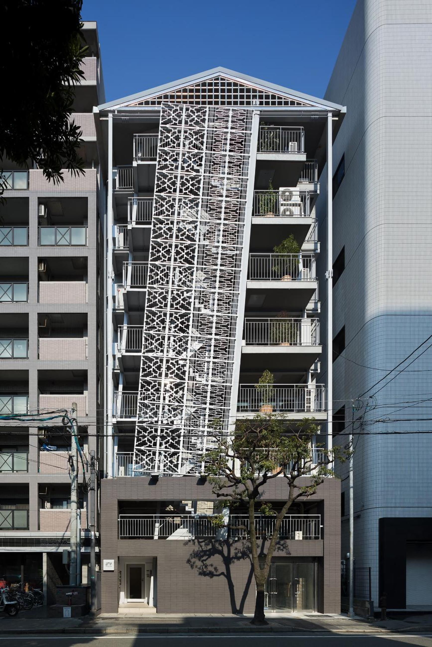 Hotel Common de - Hostel & Bar - Image 1