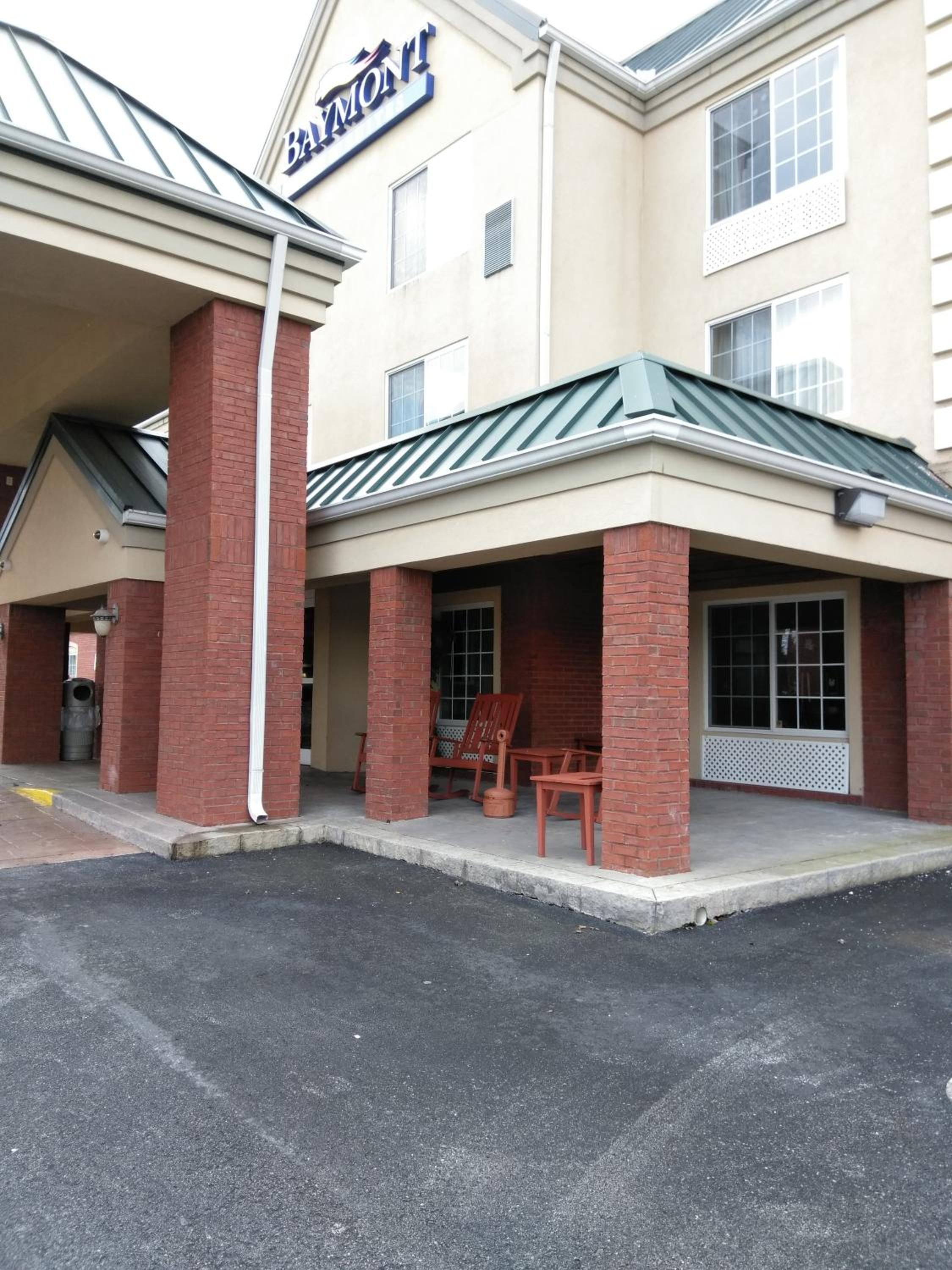 Baymont by Wyndham Clinton view 3
