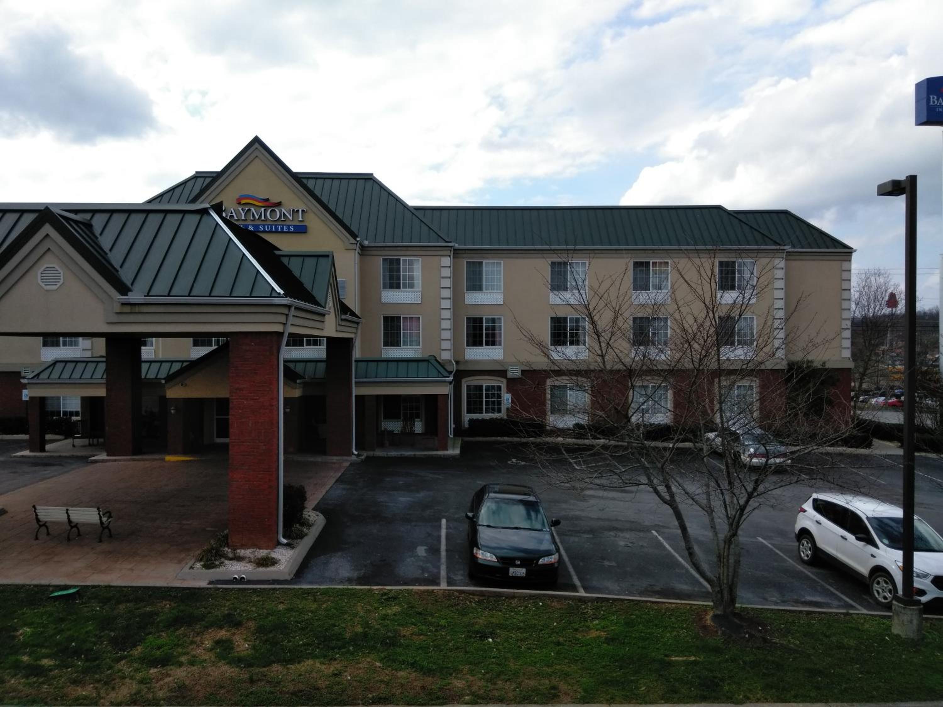 Baymont by Wyndham Clinton view 2