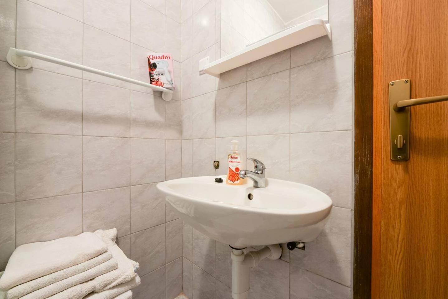 Rooms & Apartment Hegic with parking