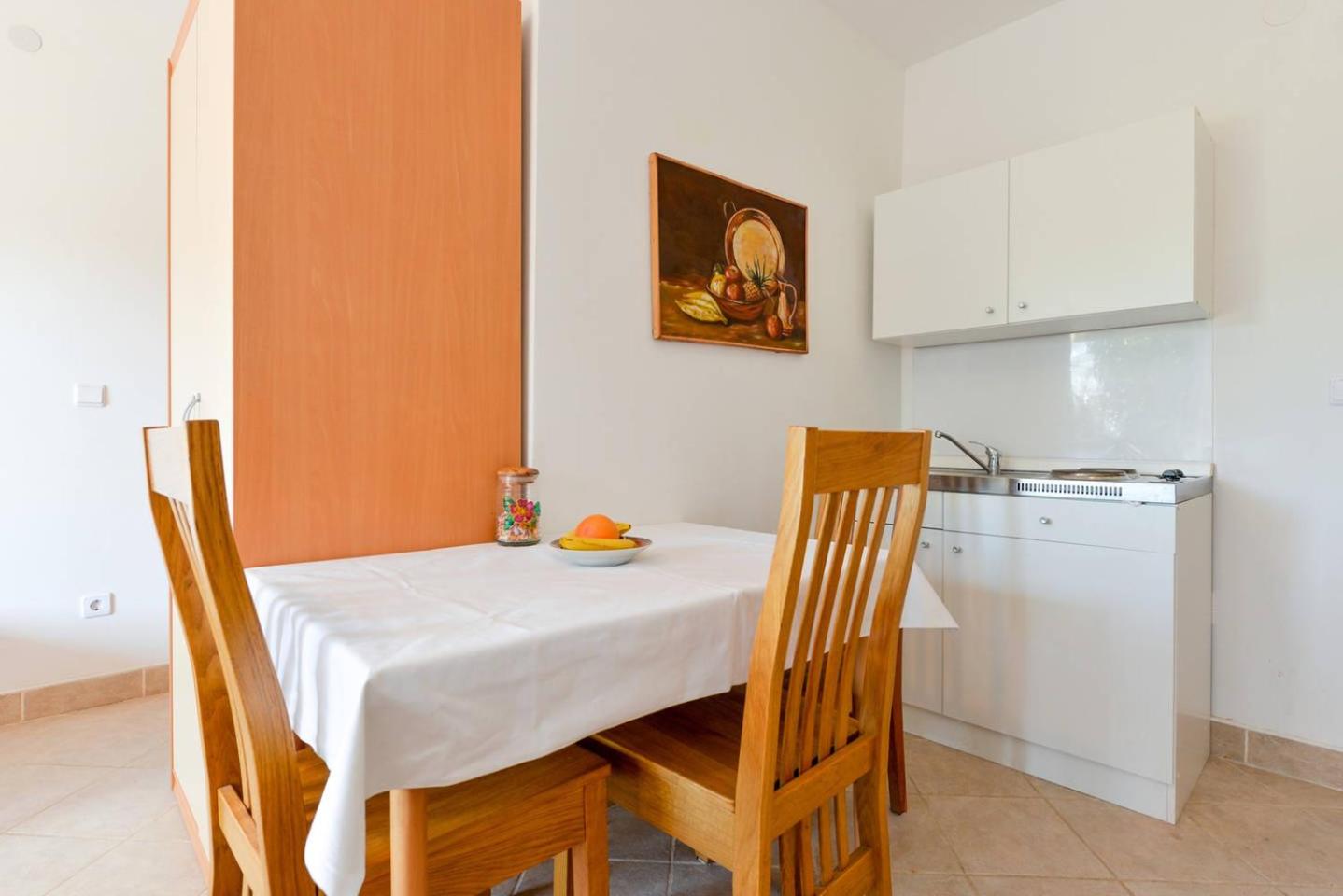 Rooms & Apartment Hegic with parking