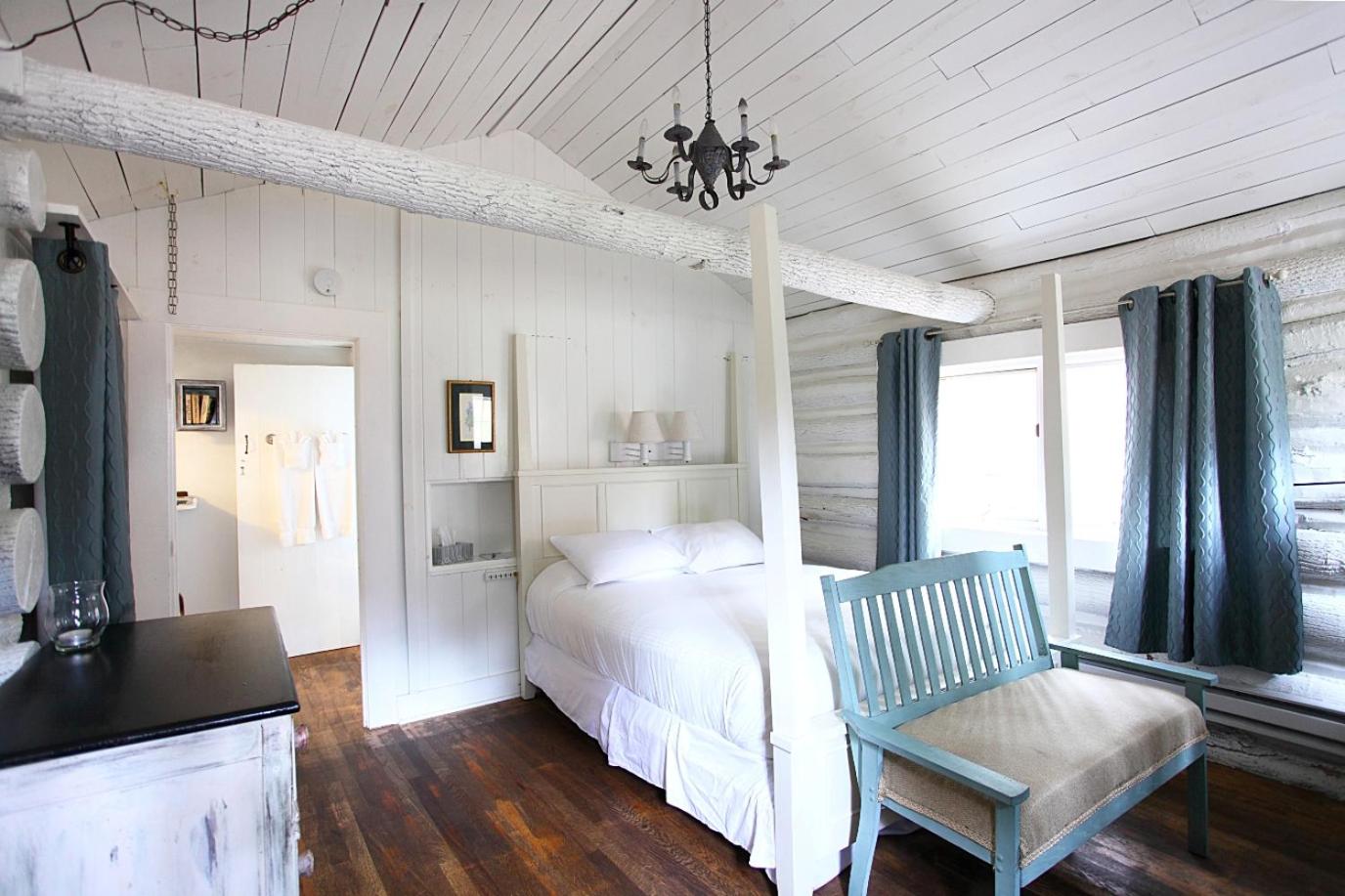 The Pines Cottages