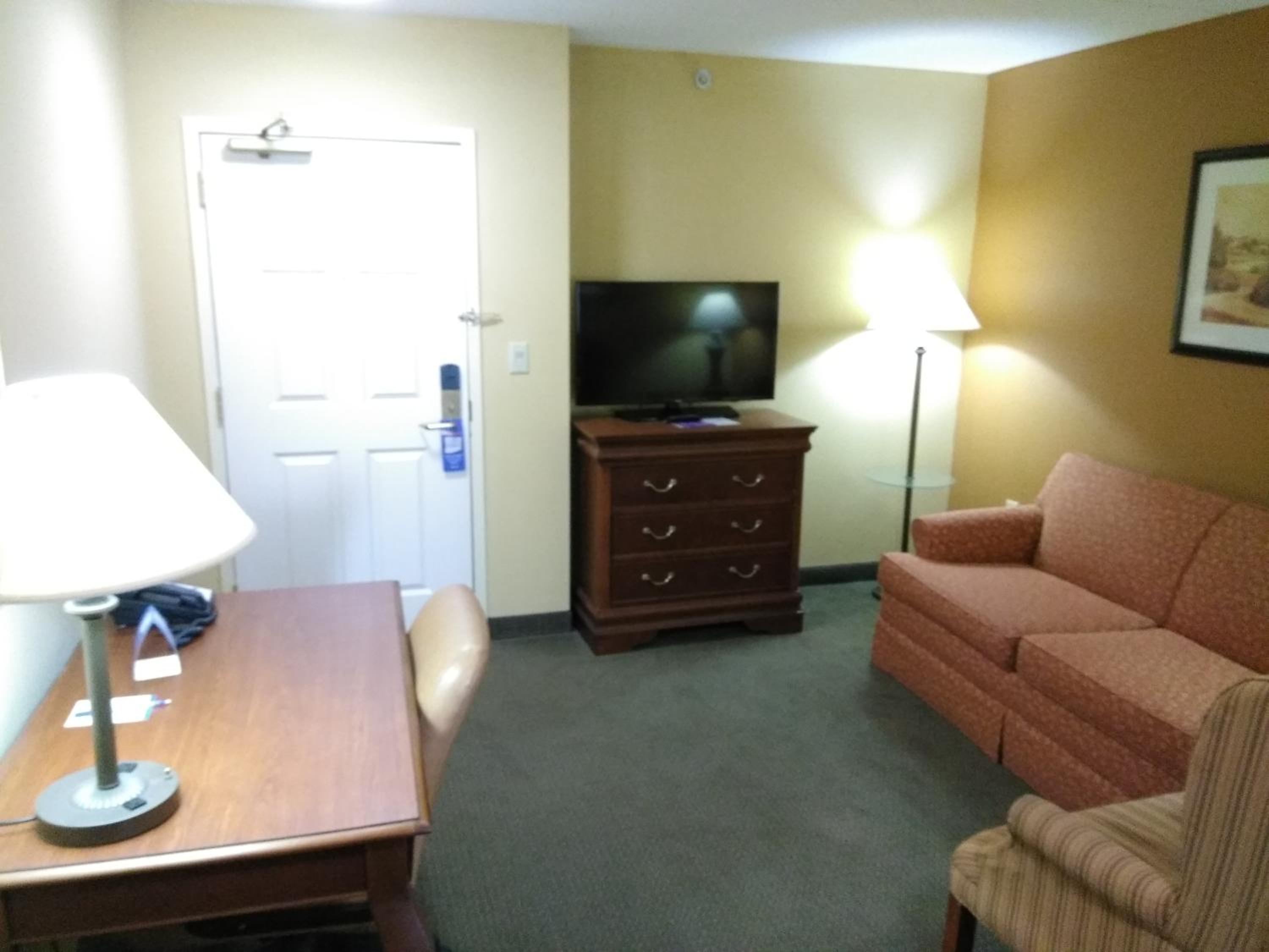 Baymont by Wyndham Clinton view 5