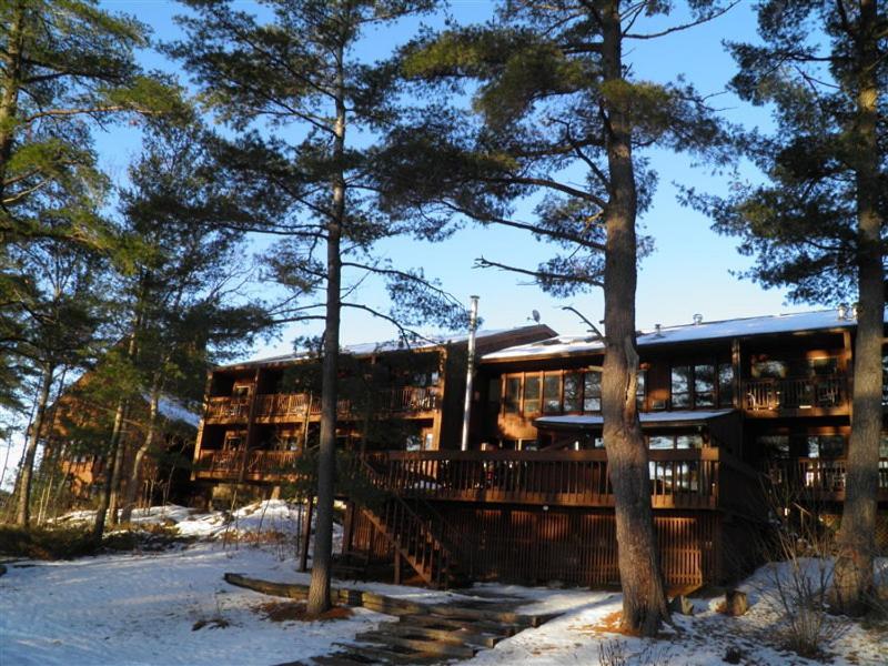 Westwind Inn on the Lake