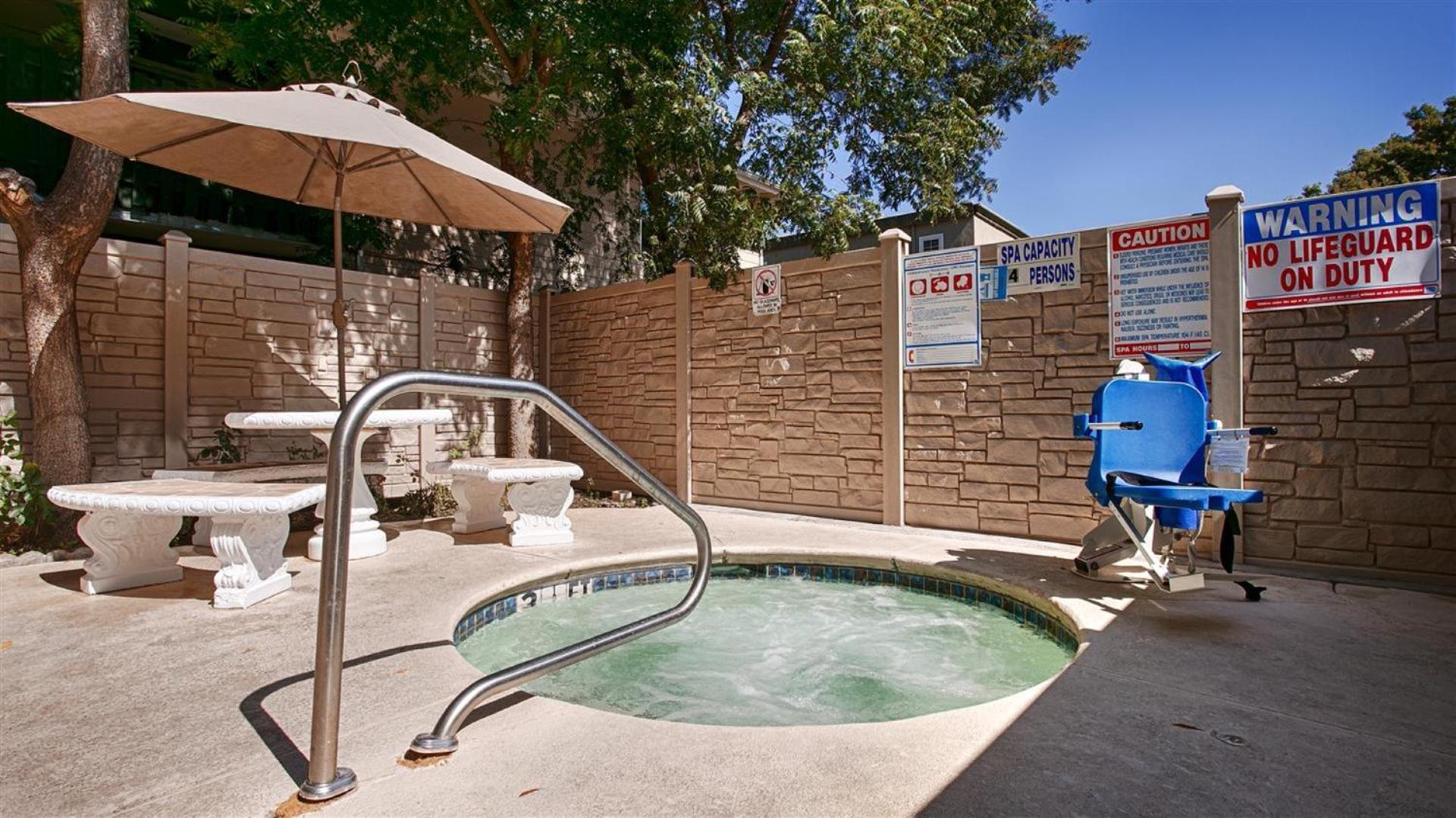Best Western University Lodge