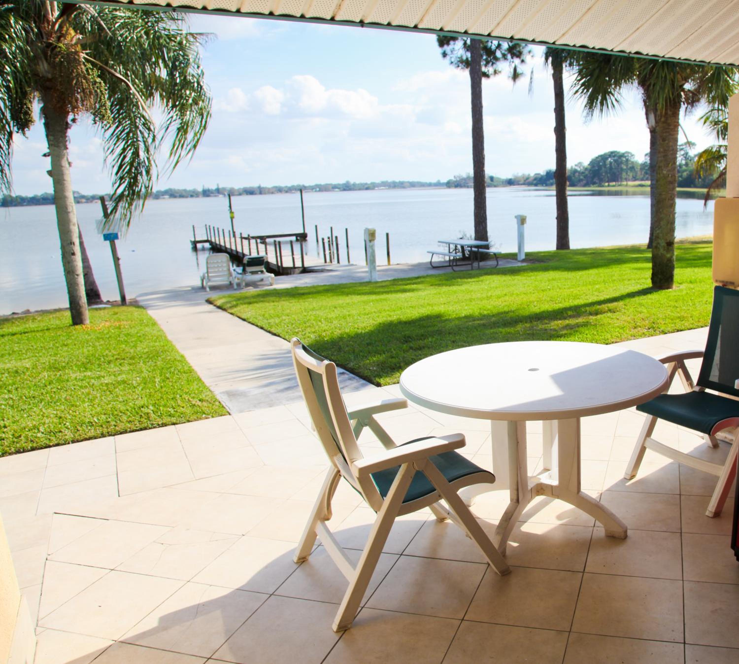 Lake Grassy Inn & Suites view 5