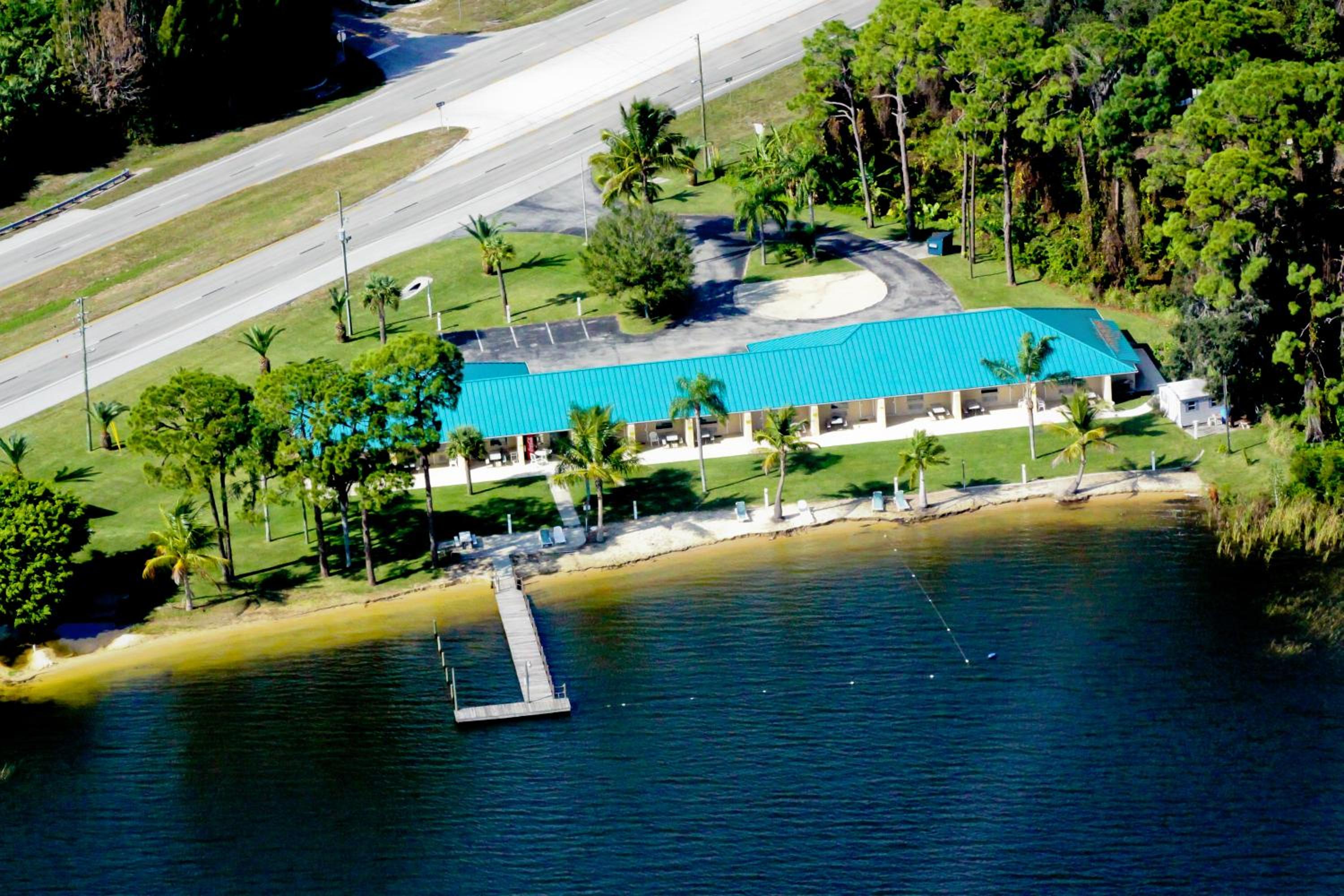 Lake Grassy Inn & Suites view 2