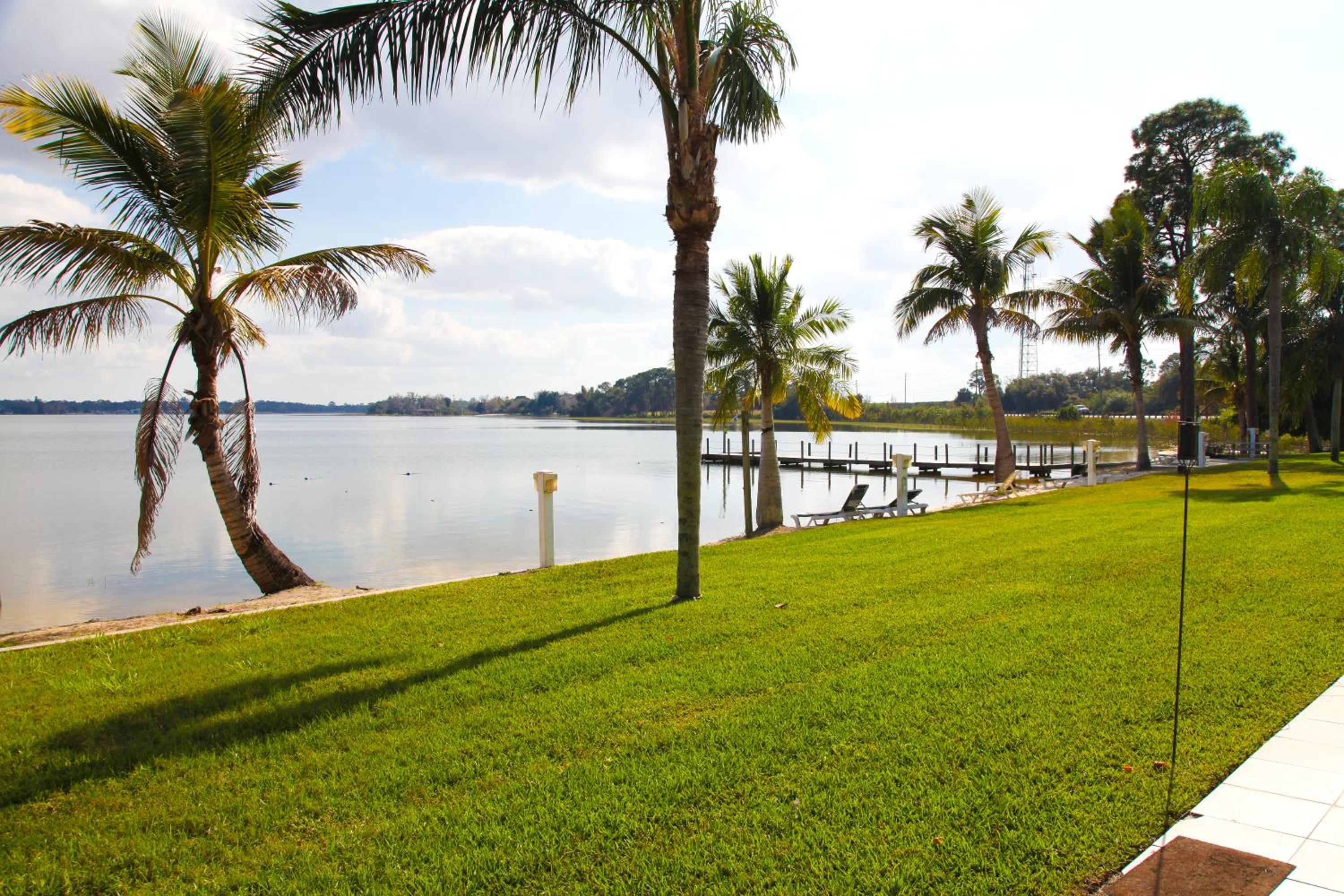 Lake Grassy Inn & Suites view 3