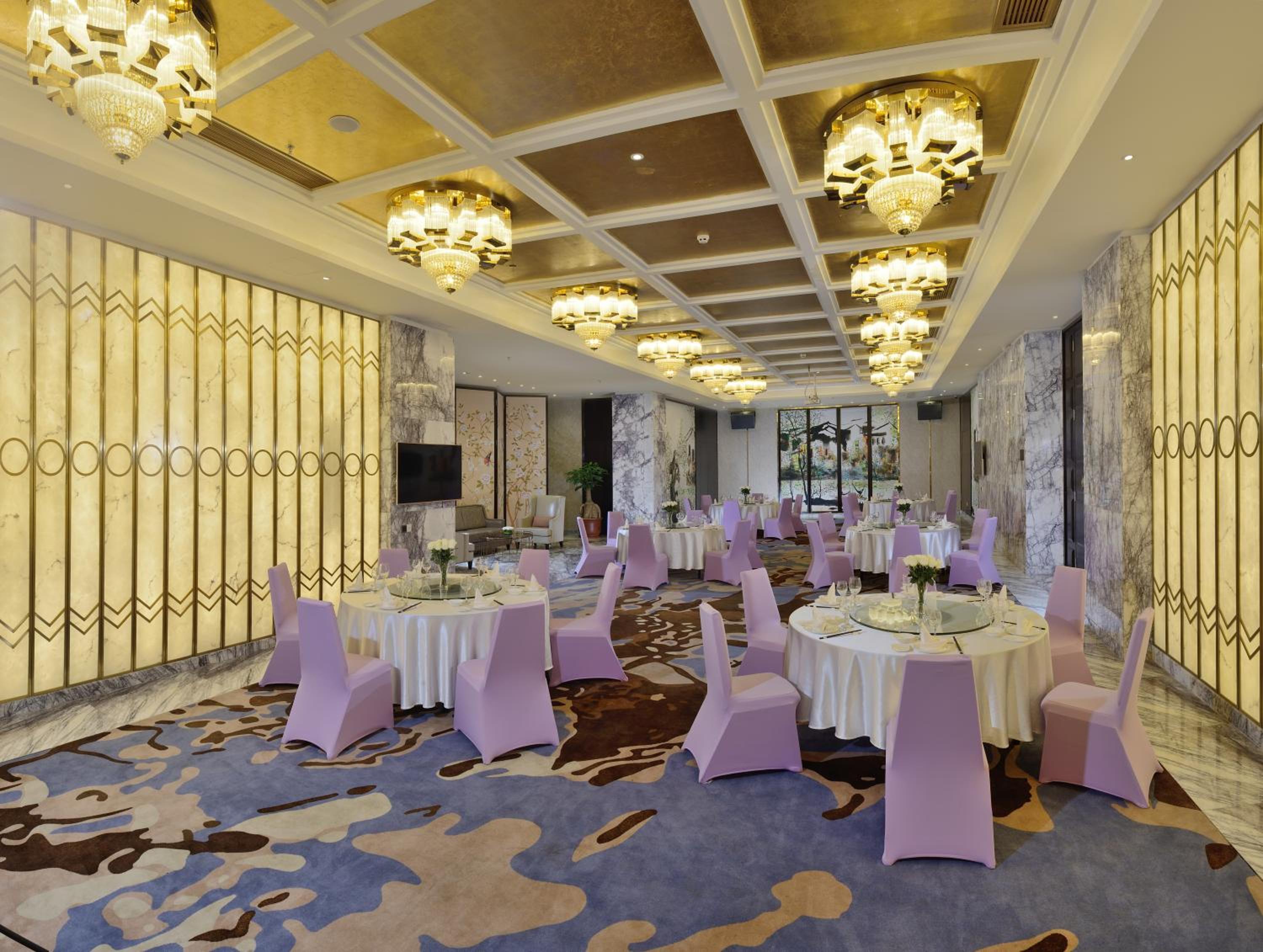 Menshine Gloria Plaza Hotel