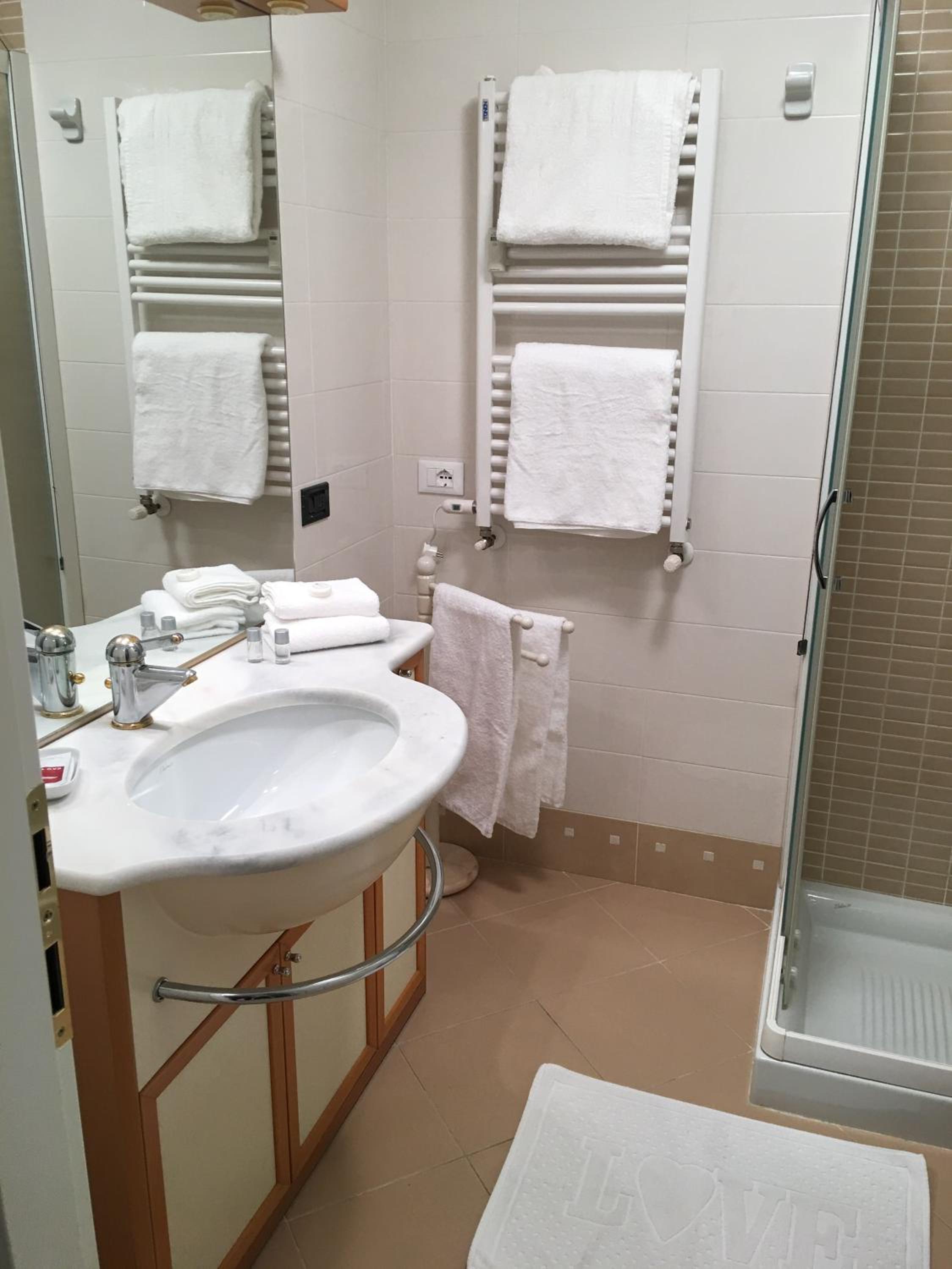 apartment Zagara - Gardone Riviera center view 5