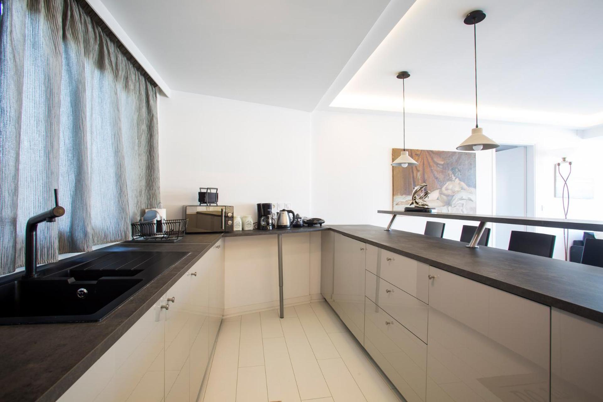 Bright Apartment with Stunning Acropolis Views! SG5