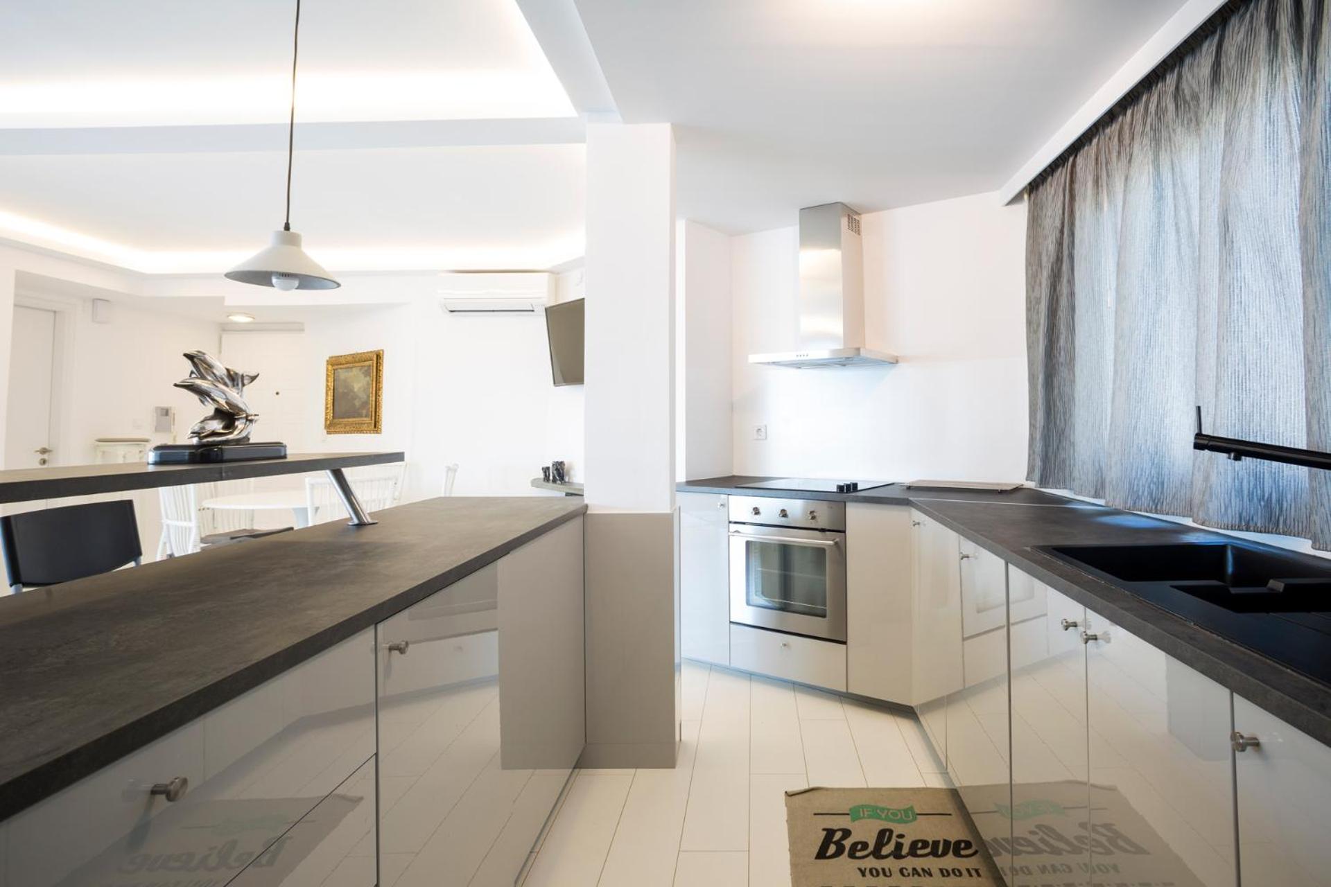 Bright Apartment with Stunning Acropolis Views! SG5