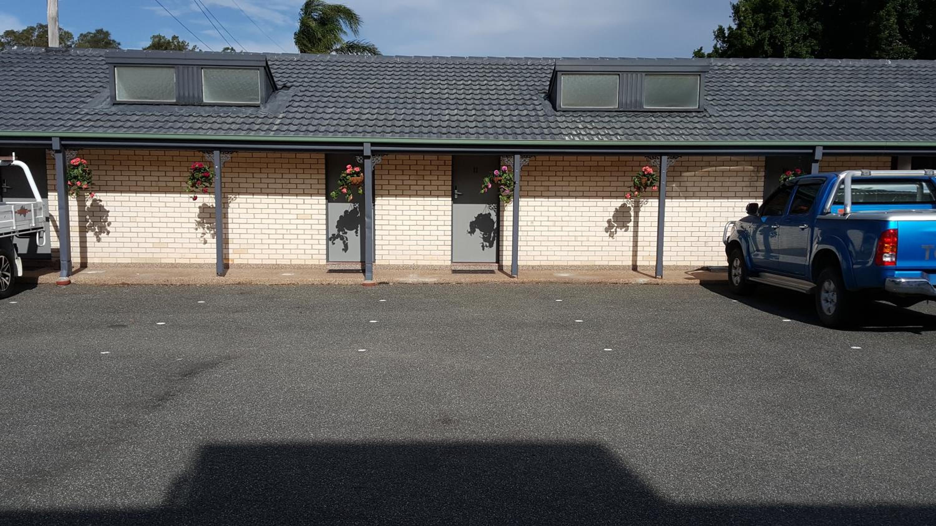 Hibiscus Lakeside Motel