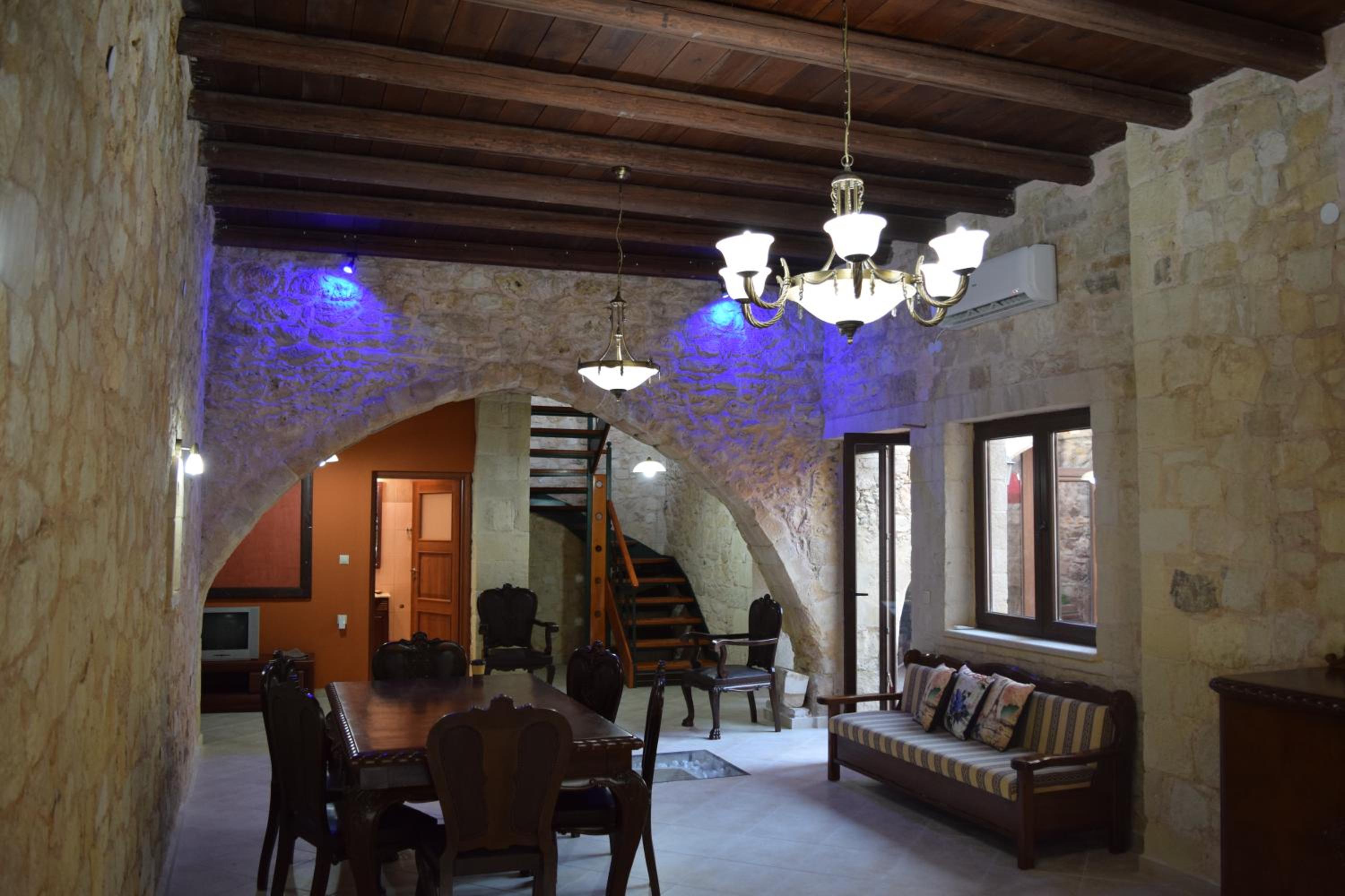 Venetian Cistern Villa