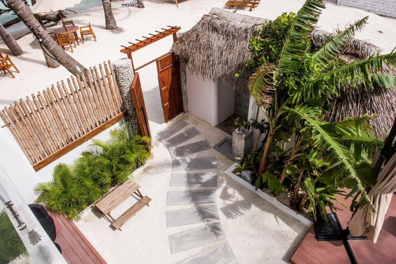 Veli Vilaa Dhiffushi - Beachfront