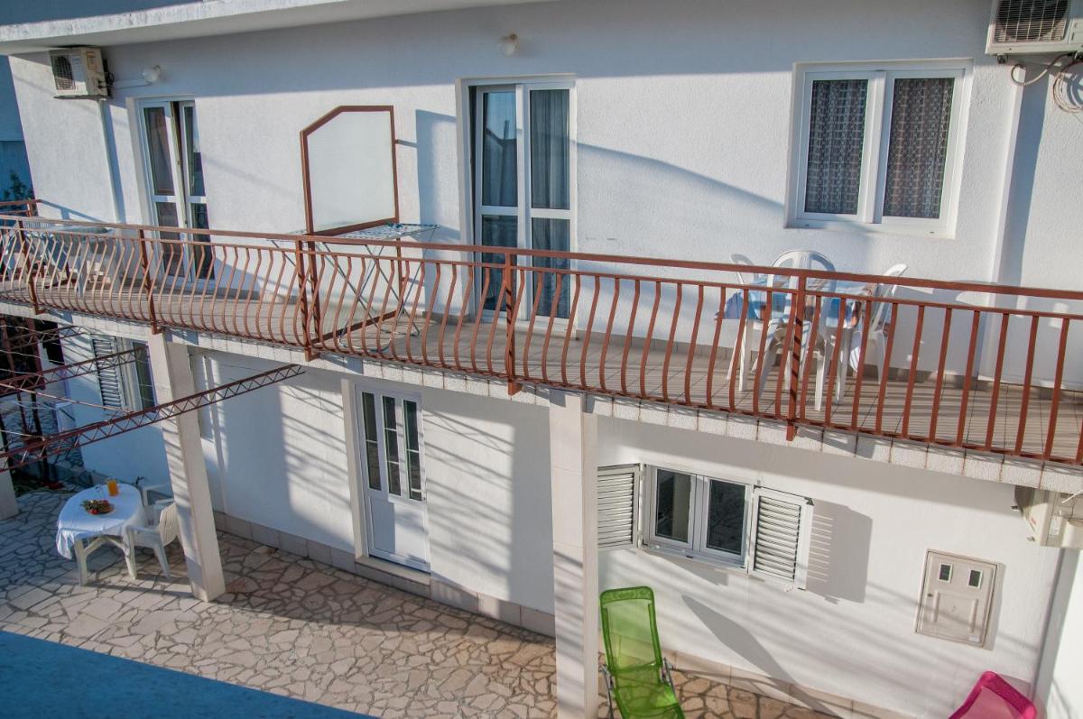 Apartments Vulić view 3