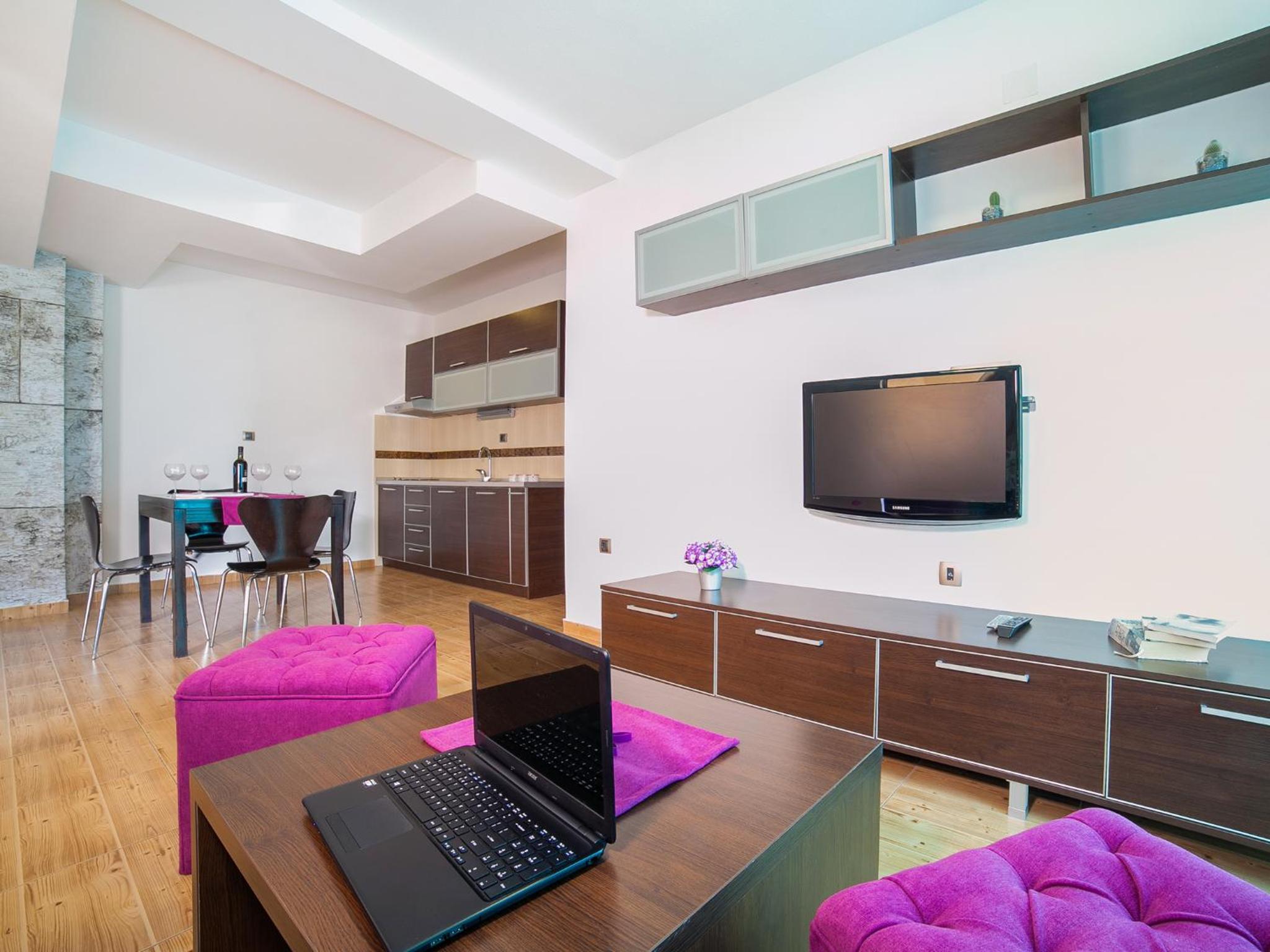 Apartments Raymond