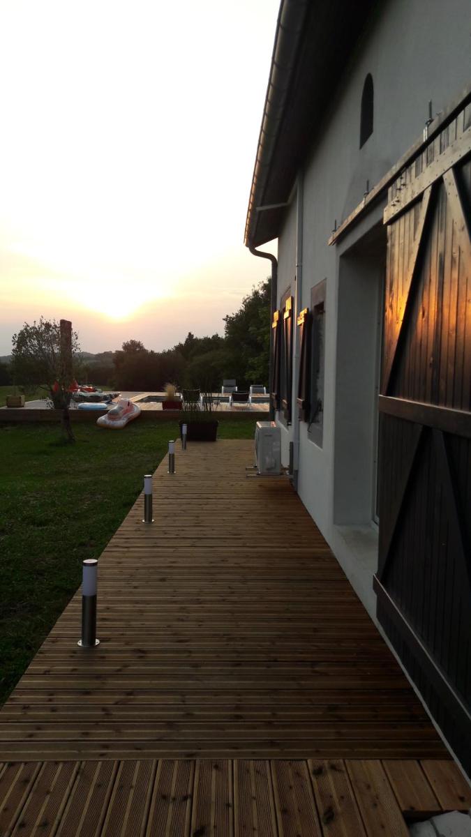 Photo 44