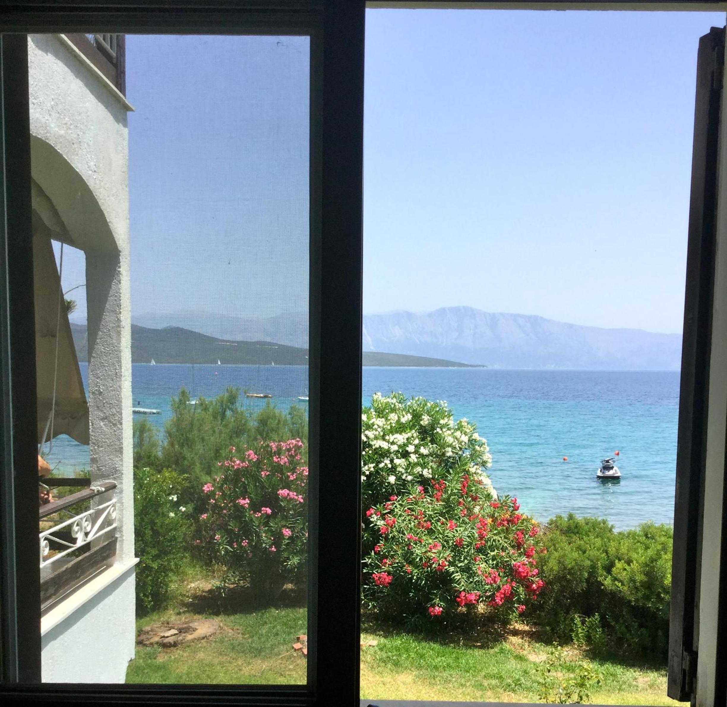 Lefkada Beachfront Apartment