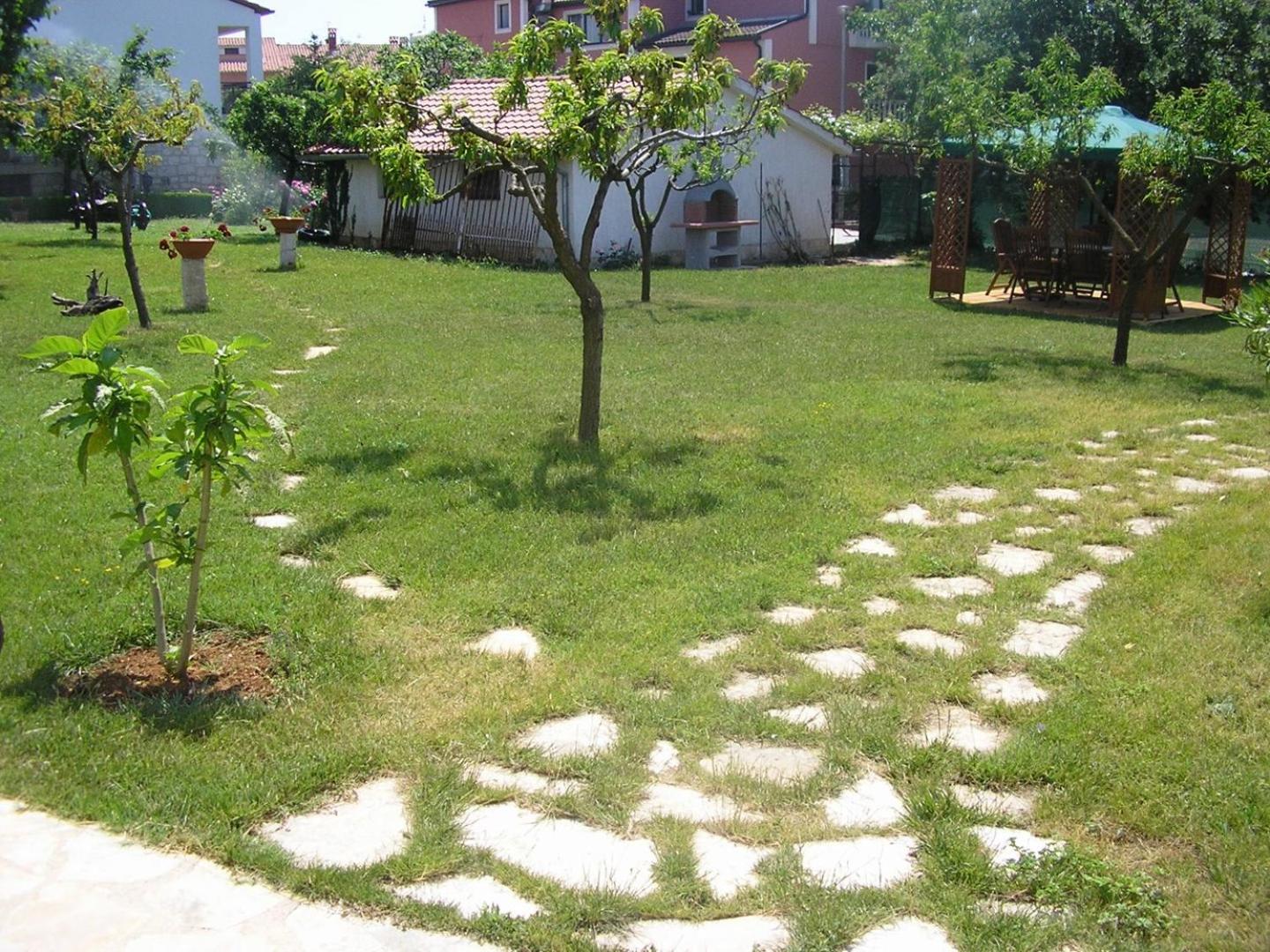 Villa Linet Garden view 5
