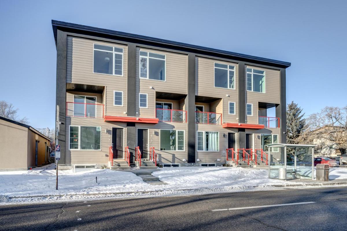 Three-Bedroom House with Walk-in Closet #29 Sunalta Downtown