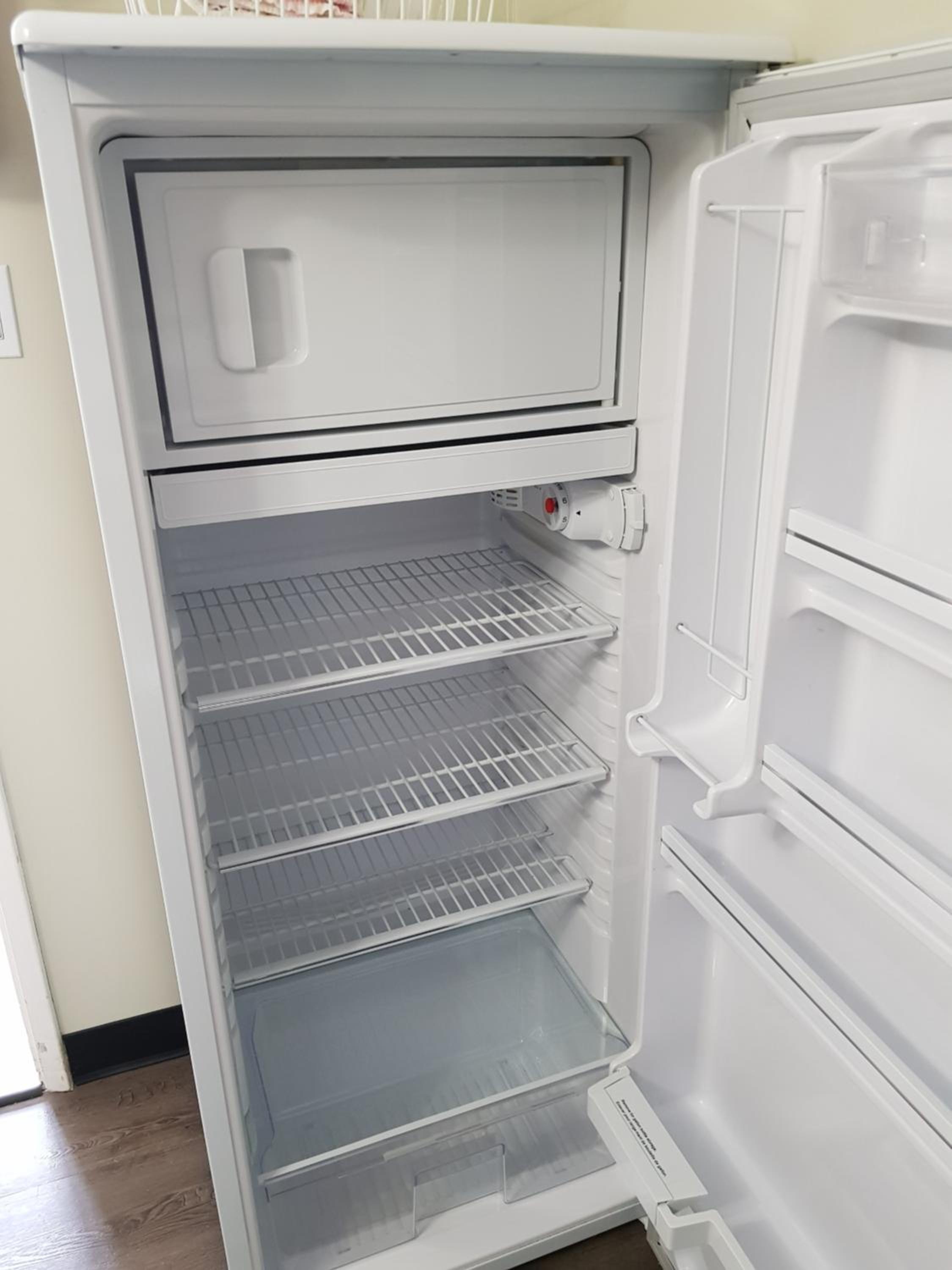 Golden Vacations - Days Inn by Wyndham Golden - Property Image 2