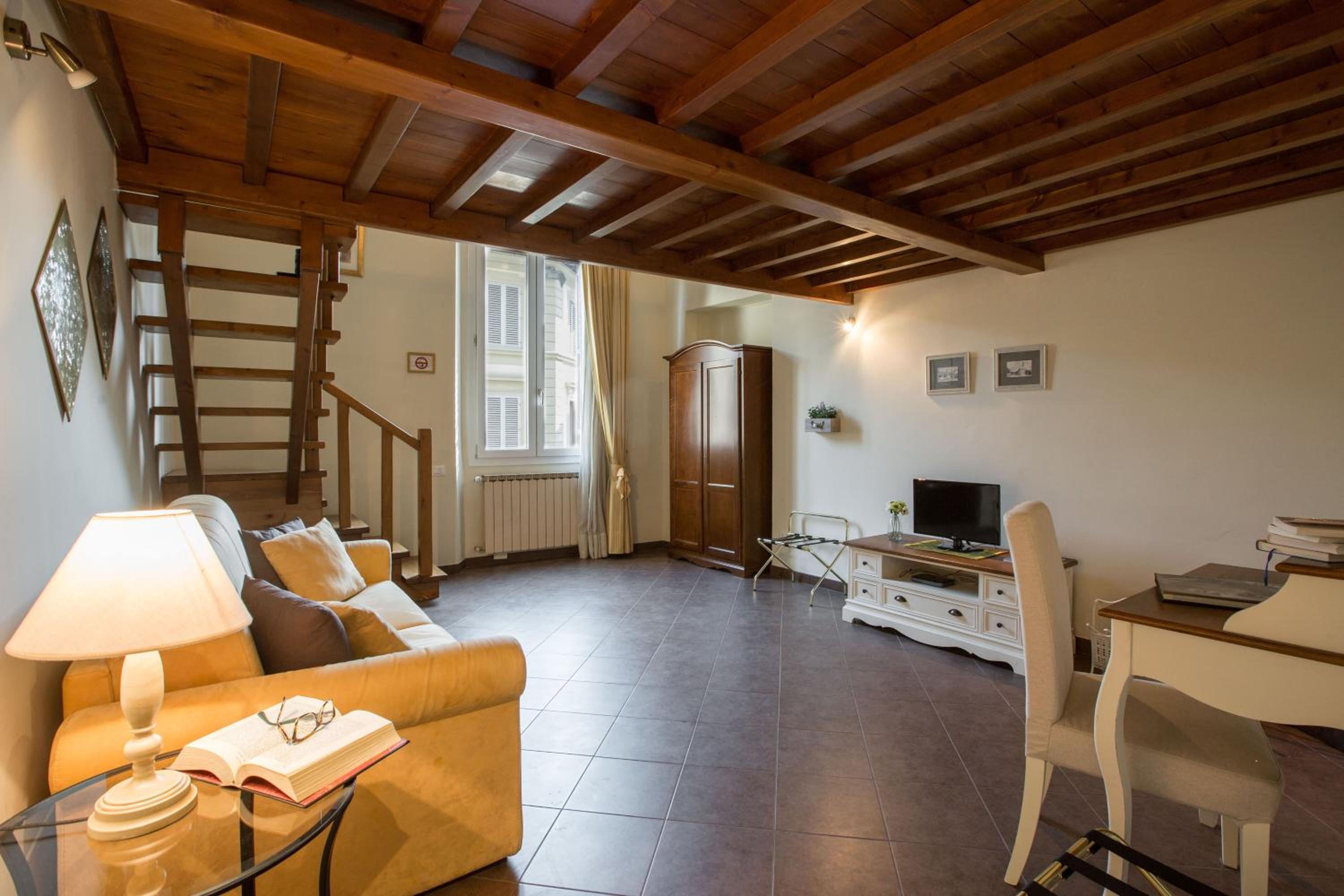 Charming Suite Cavour heart of Florence