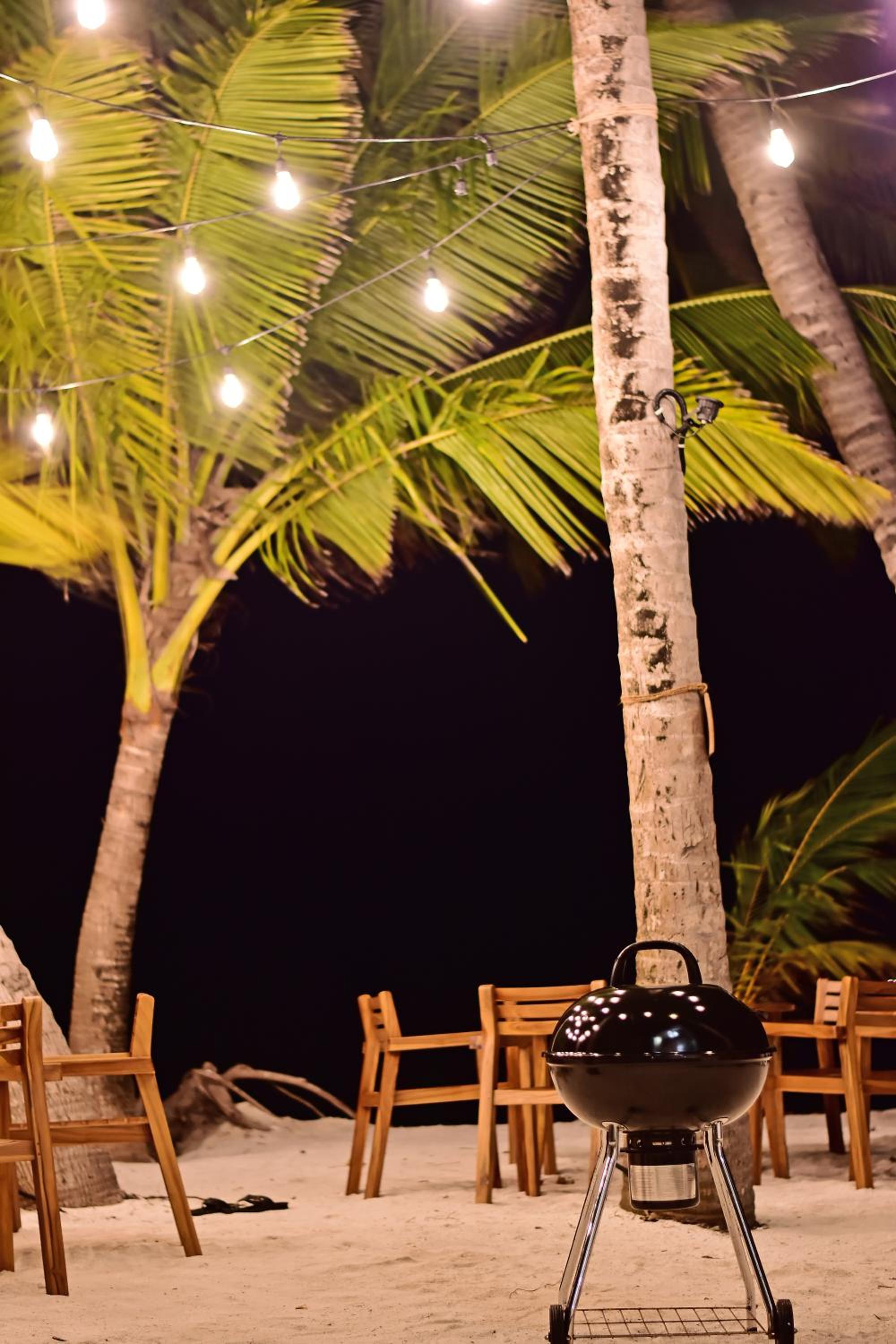 Veli Vilaa Dhiffushi - Beachfront