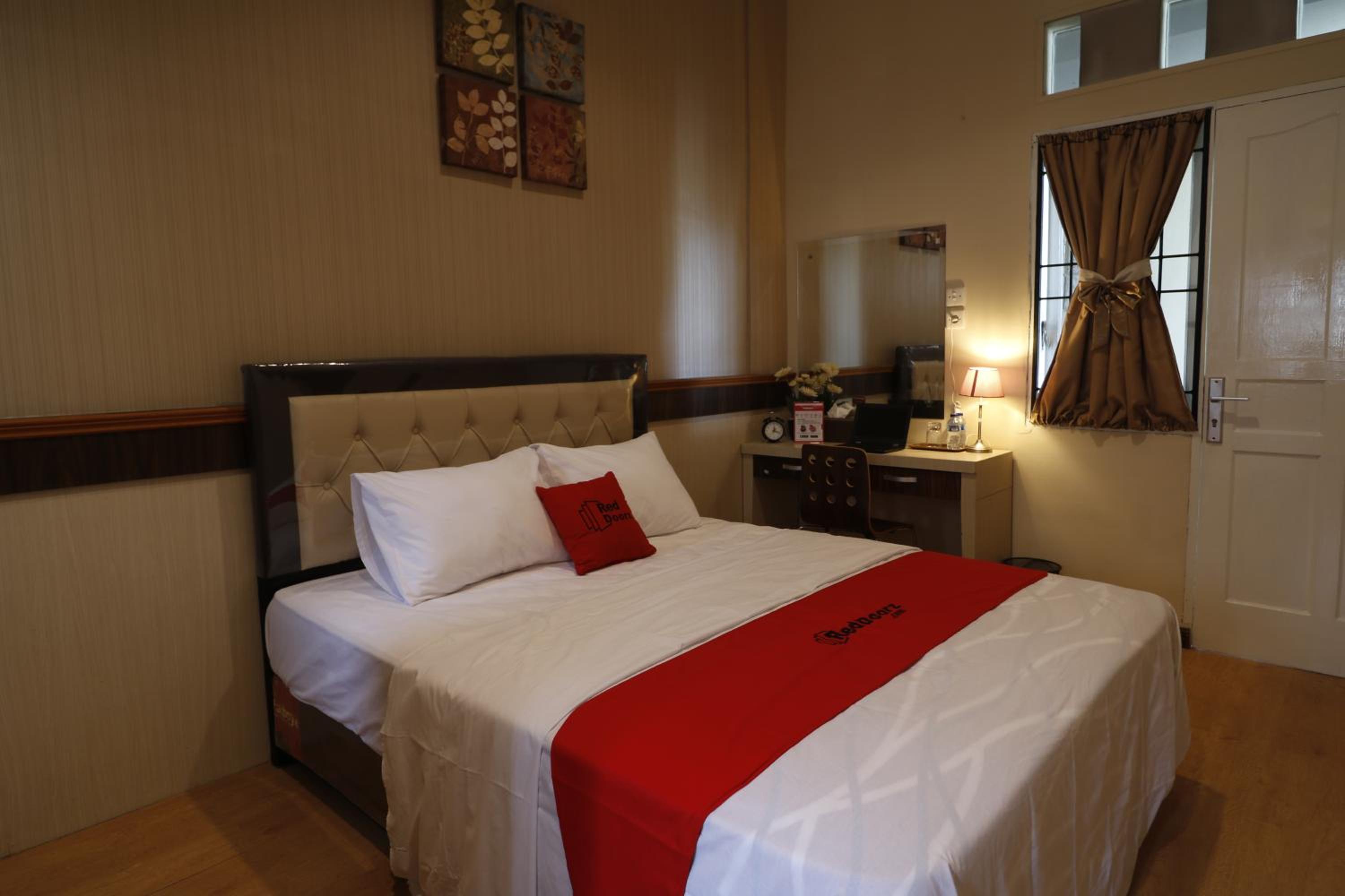 RedDoorz Plus near Universitas Sumatera Utara